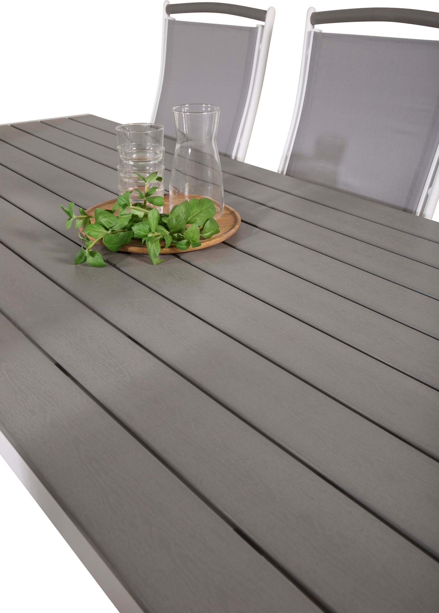 Robustes Venture Home Tischset für 6, perfekt für Outdoor-Dinner.