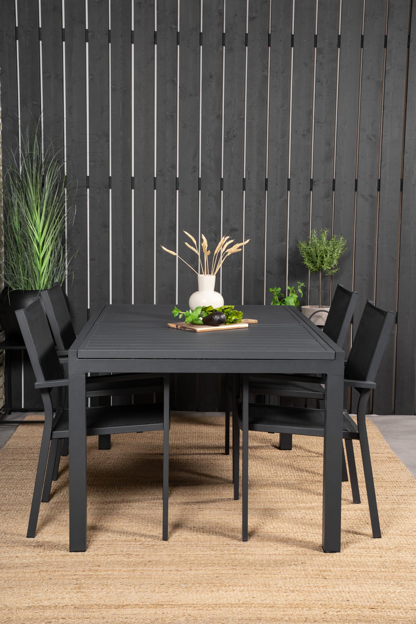 Elegantes Marbella Set: Ausziehbarer Tisch & 4 Stühle für draussen.