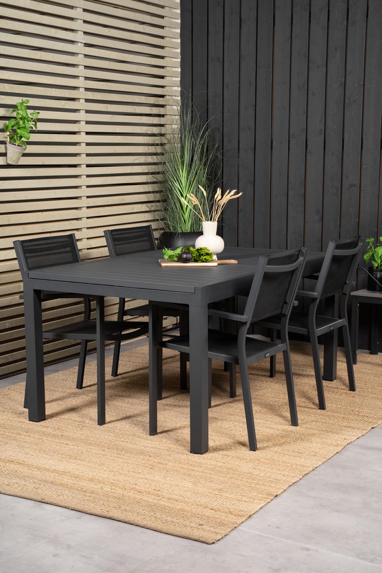 Marbella Outdoor-Tischset ausziehbar + Copacabana 240cm/4St. in Schwarz präsentiert im Onlineshop von KAQTU Design AG. Gartentischset ist von Venture Home