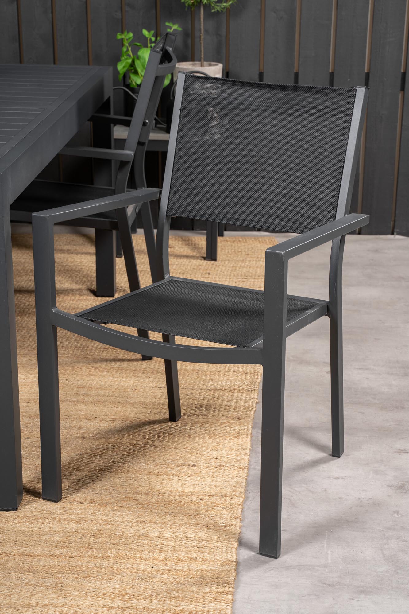 Marbella Outdoor-Tischset ausziehbar + Copacabana 240cm/4St. in Schwarz präsentiert im Onlineshop von KAQTU Design AG. Gartentischset ist von Venture Home