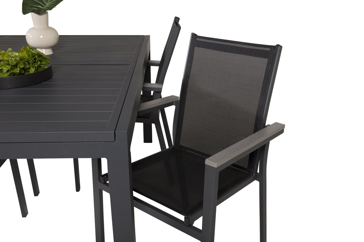 Schwarzes Gartentischset aus Aluminium: ausziehbarer Marbella Tisch mit stapelbaren Parma Armstühlen, pulverbeschichtete Oberfläche.