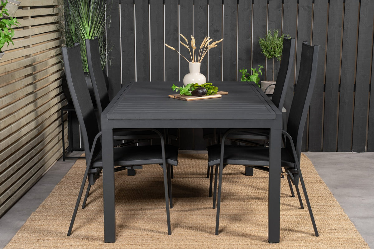 Schwarzes Aluminium-Gartentischset Marbella mit ausziehbarer Tischplatte und acht pulverbeschichteten Copacabana-Stühlen im Outdoor-Bereich
