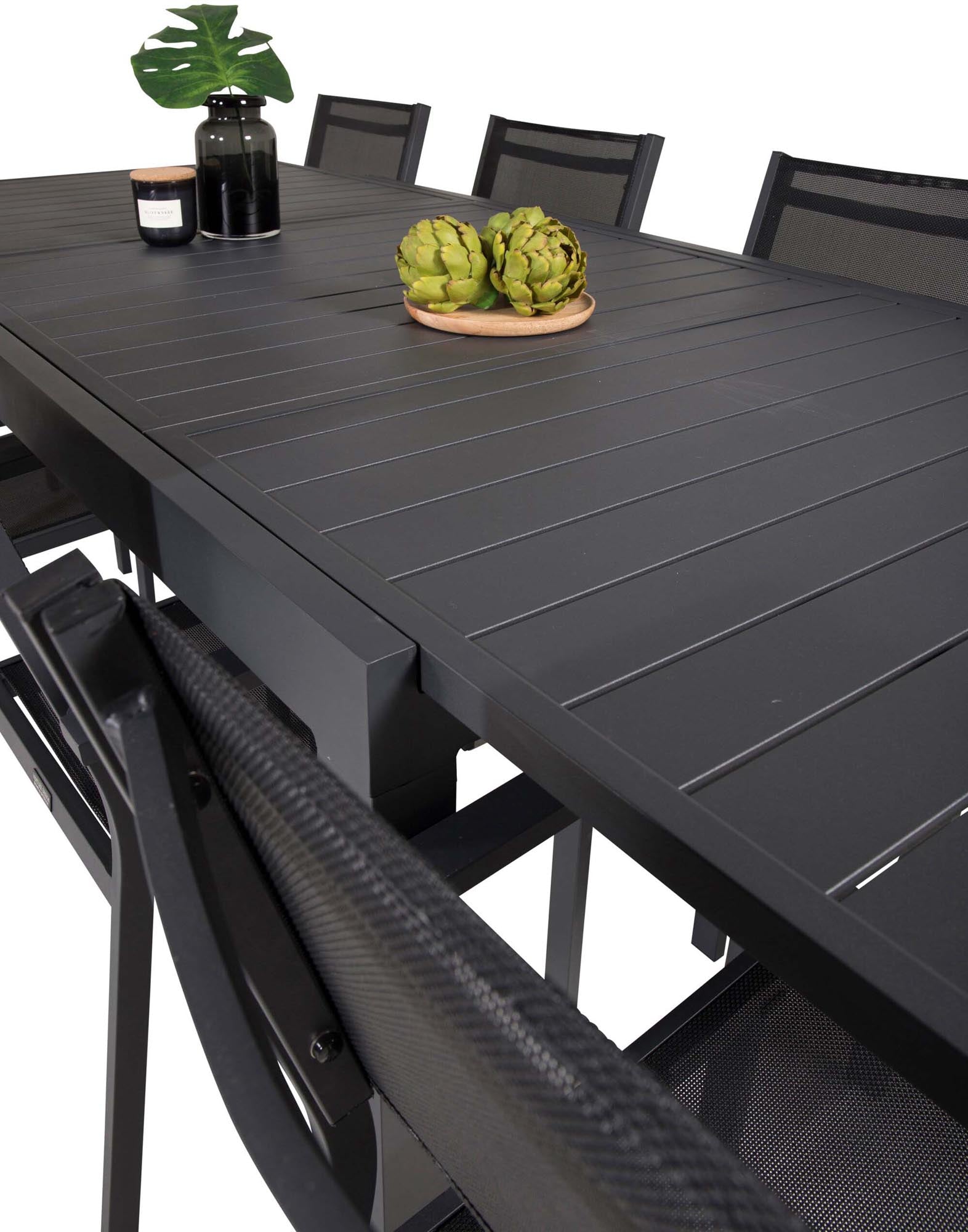 Marbella Outdoor-Tischset ausziehbar + Copacabana Stacking 240cm/8St. in Schwarz präsentiert im Onlineshop von KAQTU Design AG. Gartentischset ist von Venture Home