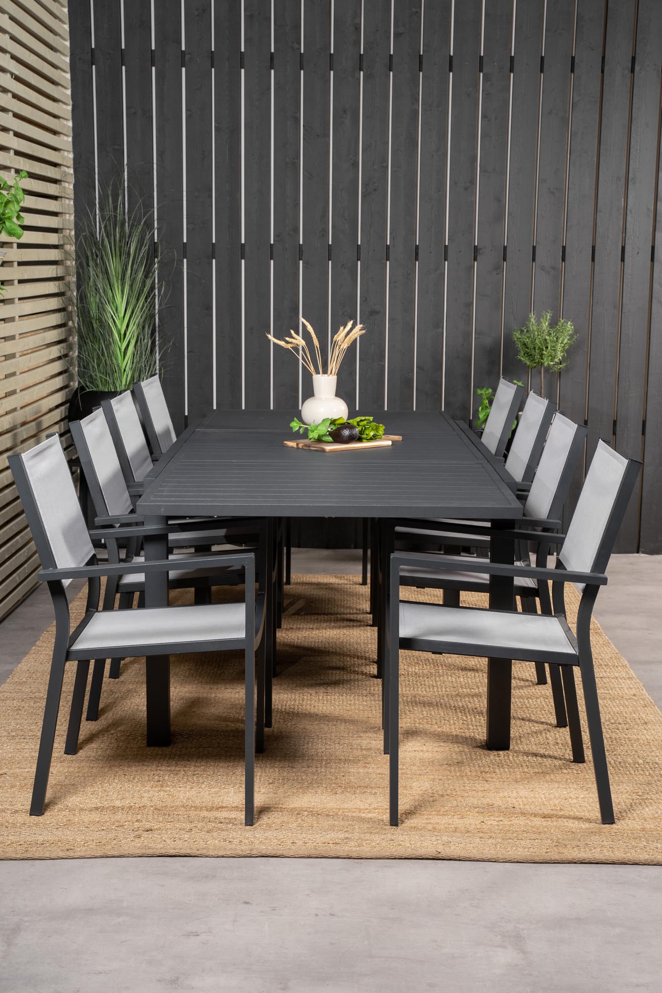 Marbella Outdoor-Tischset ausziehbar + Copacabana 240cm/8St. in Grau präsentiert im Onlineshop von KAQTU Design AG. Gartentischset ist von Venture Home