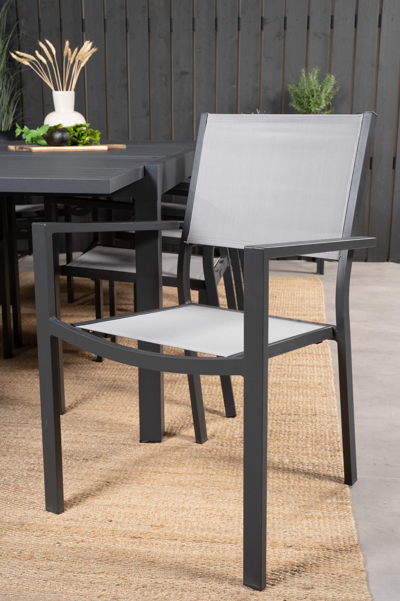 Marbella Outdoor-Tischset ausziehbar + Copacabana 240cm/8St. in Grau präsentiert im Onlineshop von KAQTU Design AG. Gartentischset ist von Venture Home