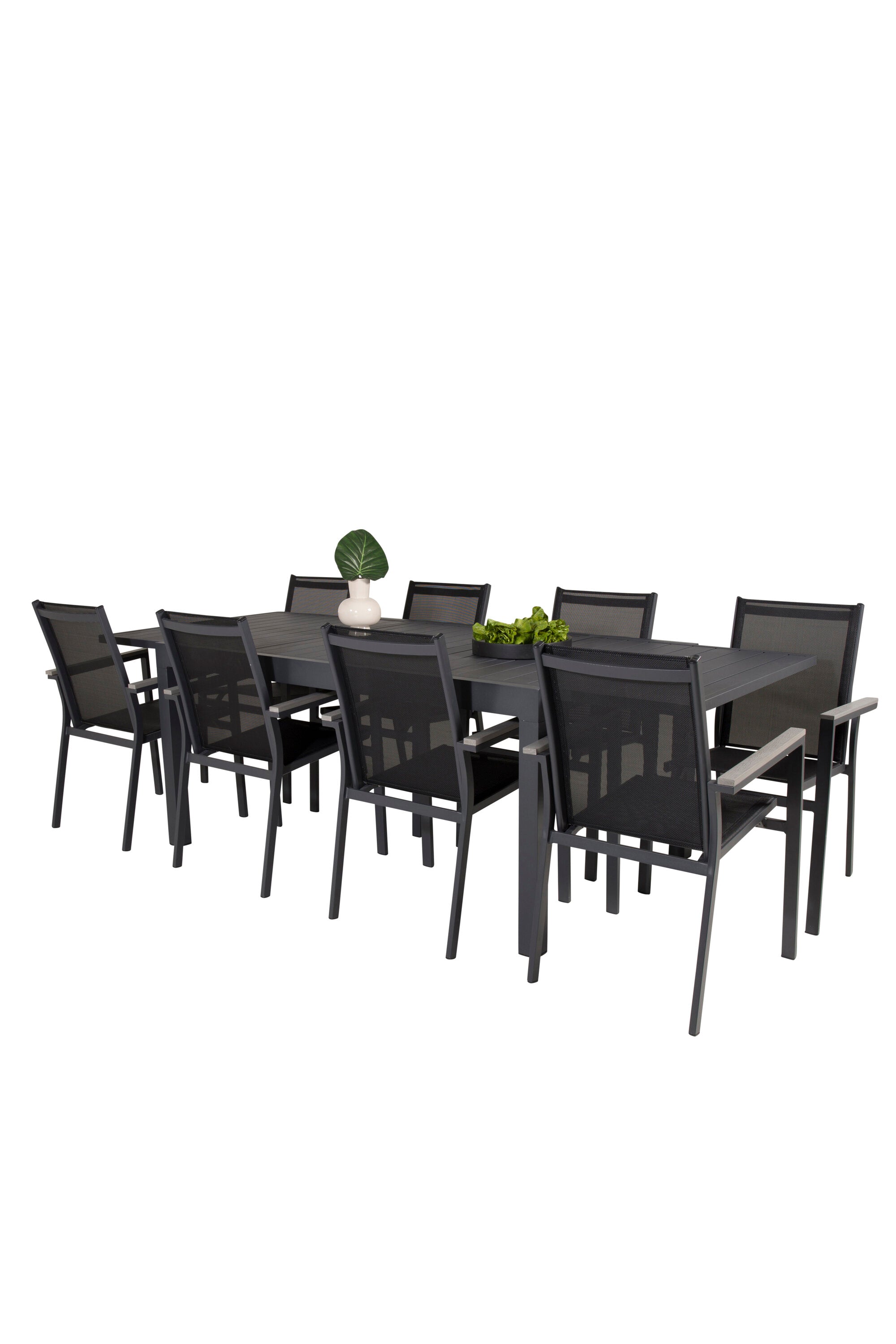 Stilvoller Marbella Tisch mit stapelbaren Parma Stühlen für draussen.