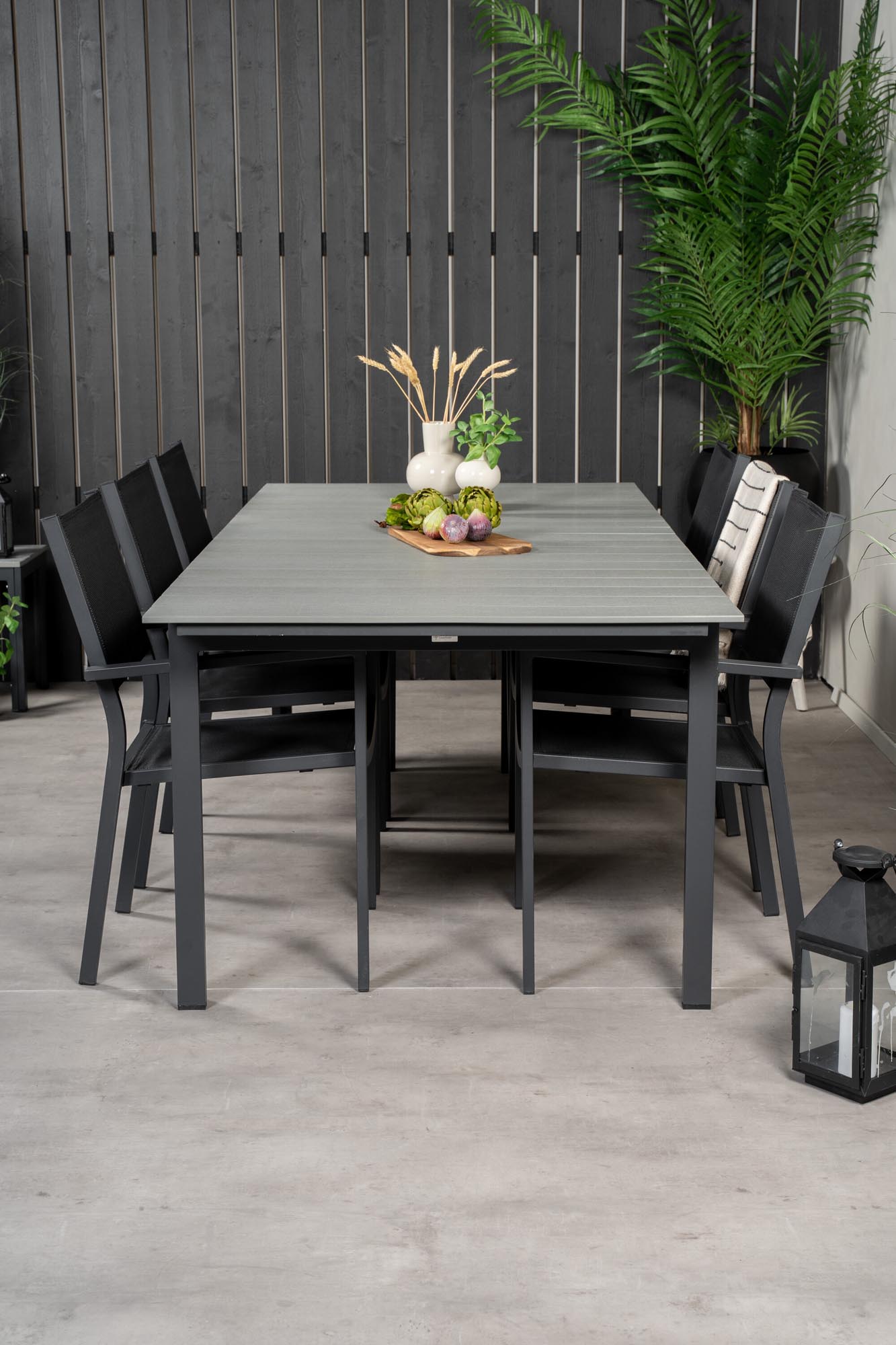Levels Outdoor-Tischset + Copacabana 224cm/6St. in Schwarz präsentiert im Onlineshop von KAQTU Design AG. Gartentischset ist von Venture Home