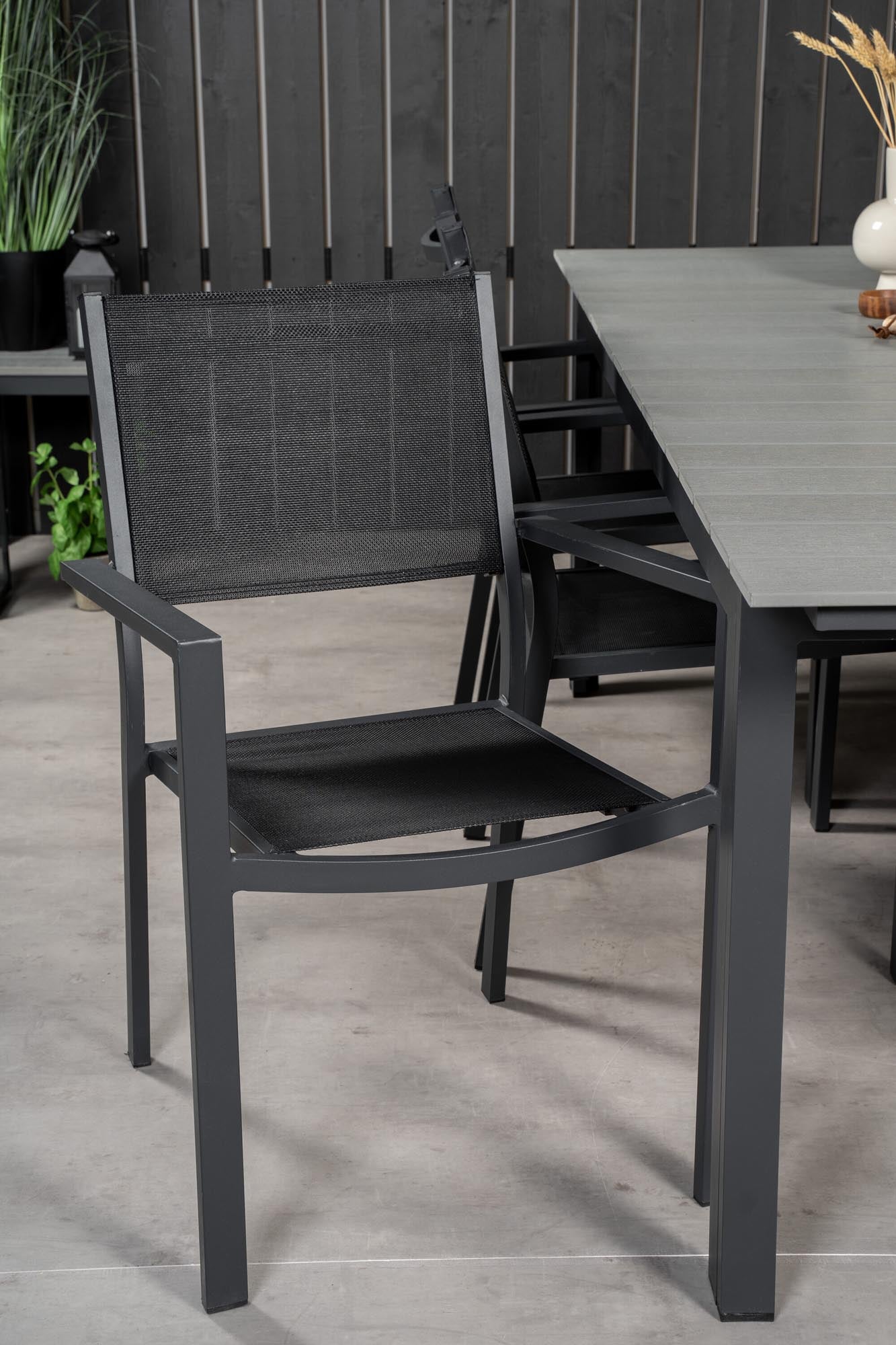 Levels Outdoor-Tischset + Copacabana 224cm/6St. in Schwarz präsentiert im Onlineshop von KAQTU Design AG. Gartentischset ist von Venture Home
