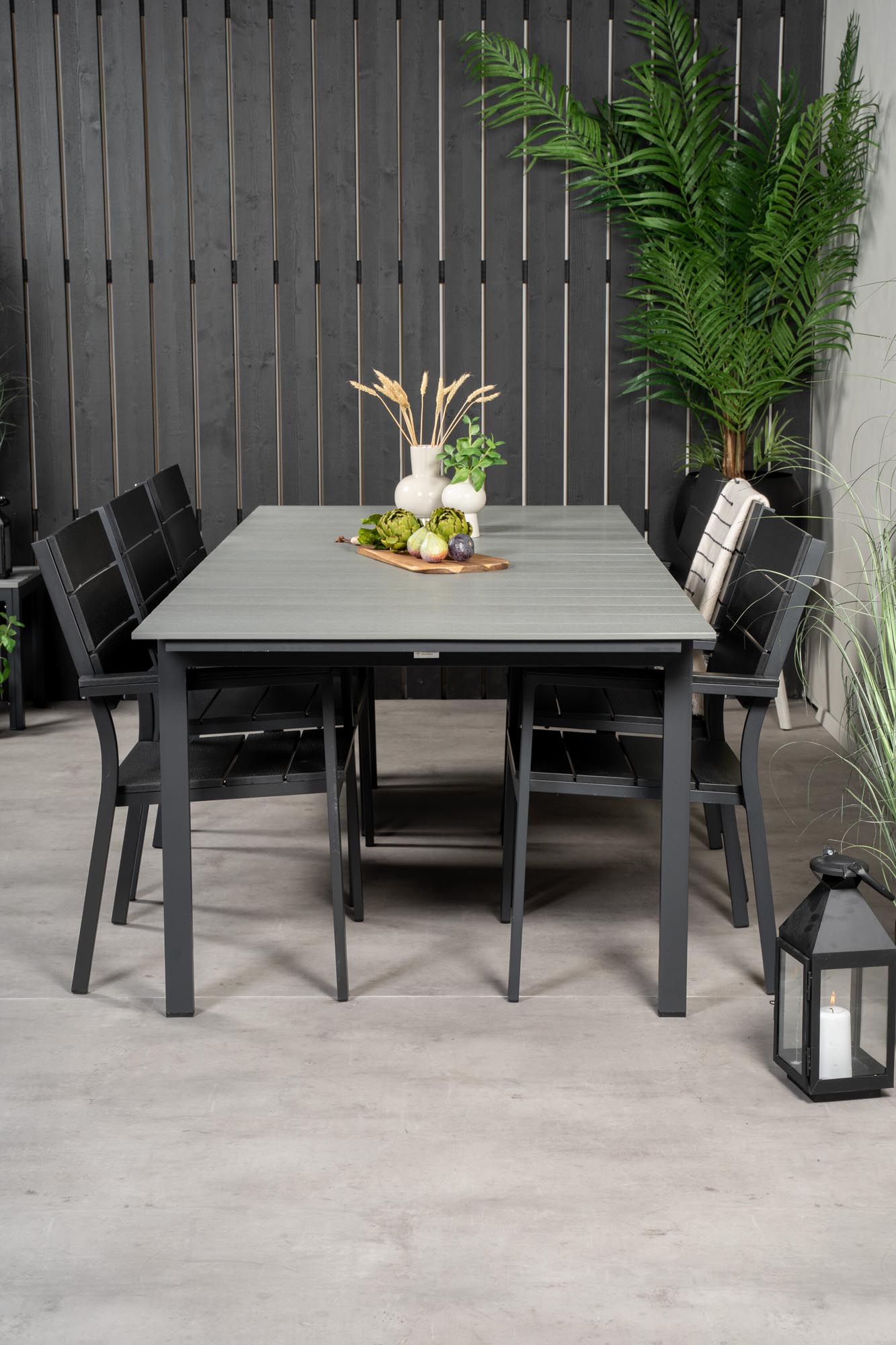 Elegantes Gartenset: 224cm Aintwood-Tisch & 6 Stühle, wetterfest, pflegeleicht, für unvergessliche Outdoor-Momente.