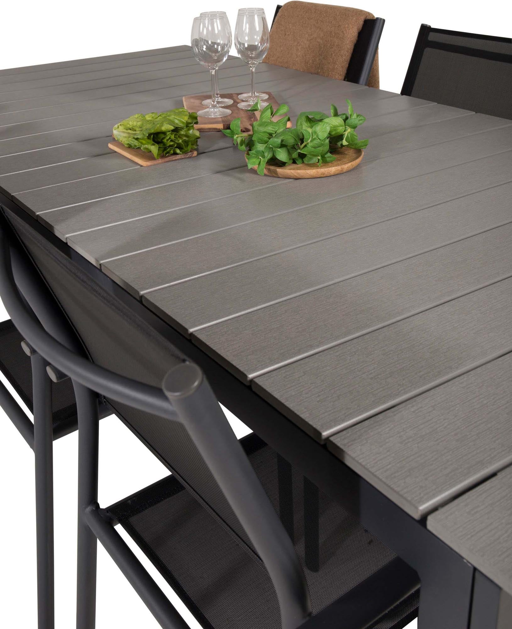 Stilvolles Levels Outdoor-Tischset mit 224 cm Tisch und 6 Santorini-Stühlen von Venture Home. Ideal für gesellige Momente im Freien.