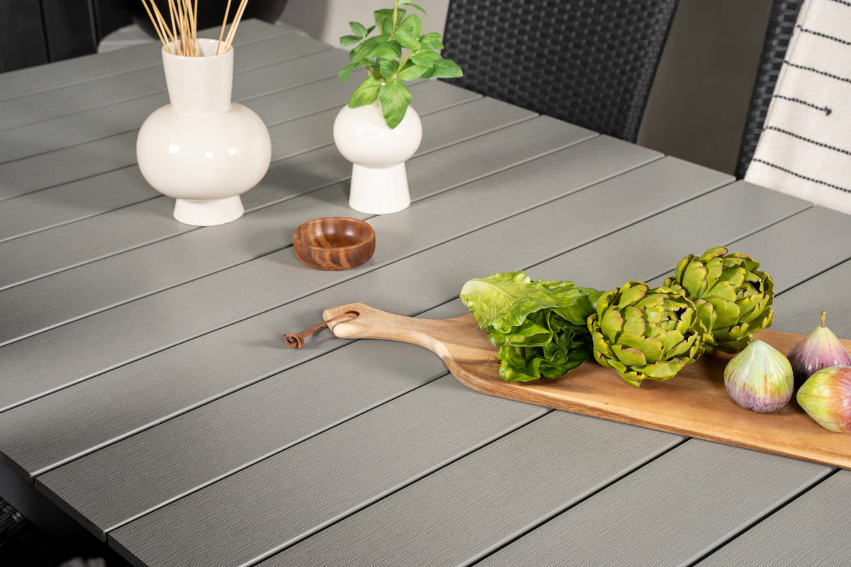 Levels & Padova Gartentischset mit rechteckigem Tisch aus Aintwood und zwei schwarzen Relaxstühlen
