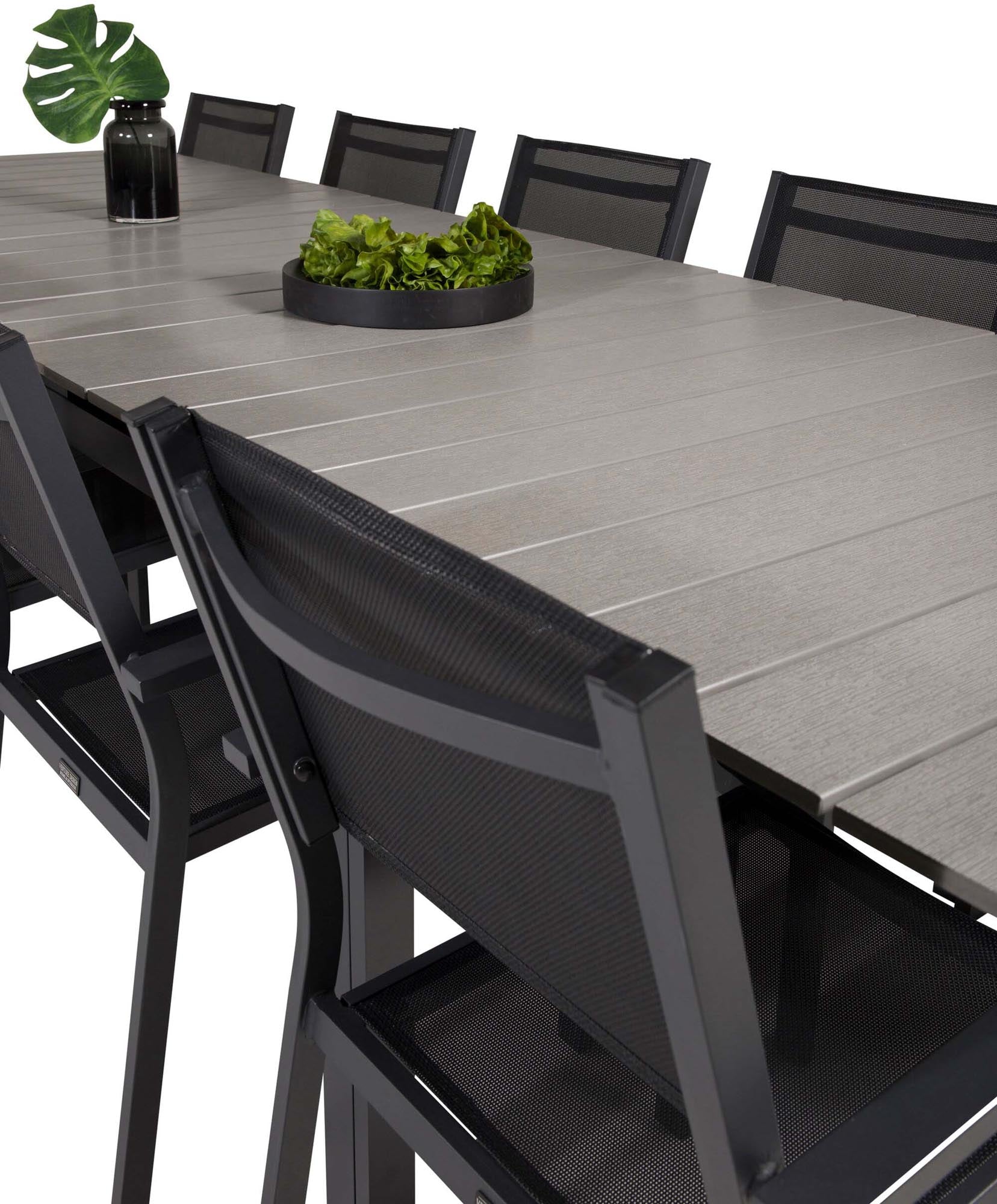 Levels Outdoor-Tischset + Copacabana 224cm/8St. in Schwarz präsentiert im Onlineshop von KAQTU Design AG. Gartentischset ist von Venture Home