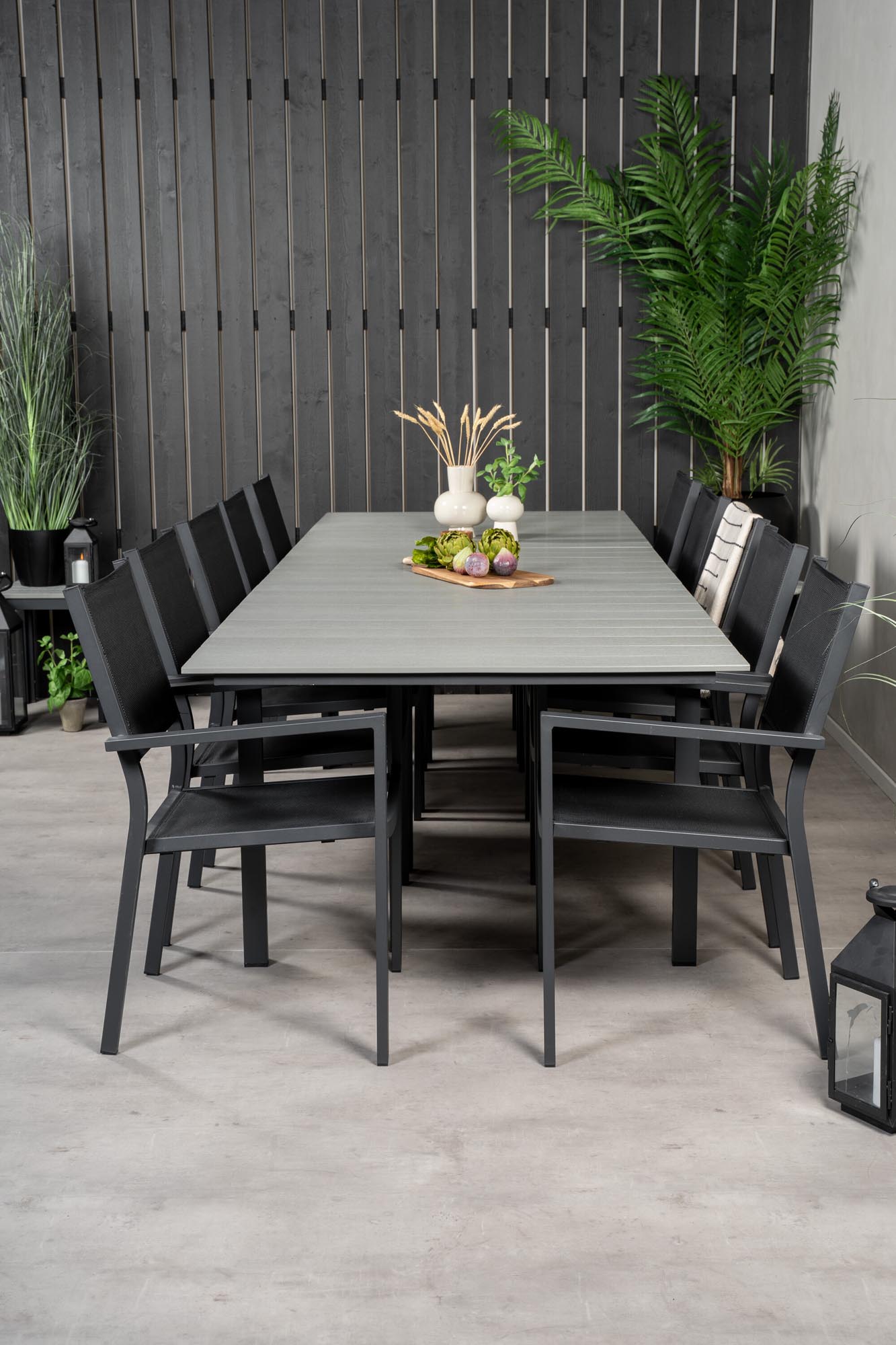 Levels Outdoor-Tischset + Copacabana 224cm/8St. in Schwarz präsentiert im Onlineshop von KAQTU Design AG. Gartentischset ist von Venture Home