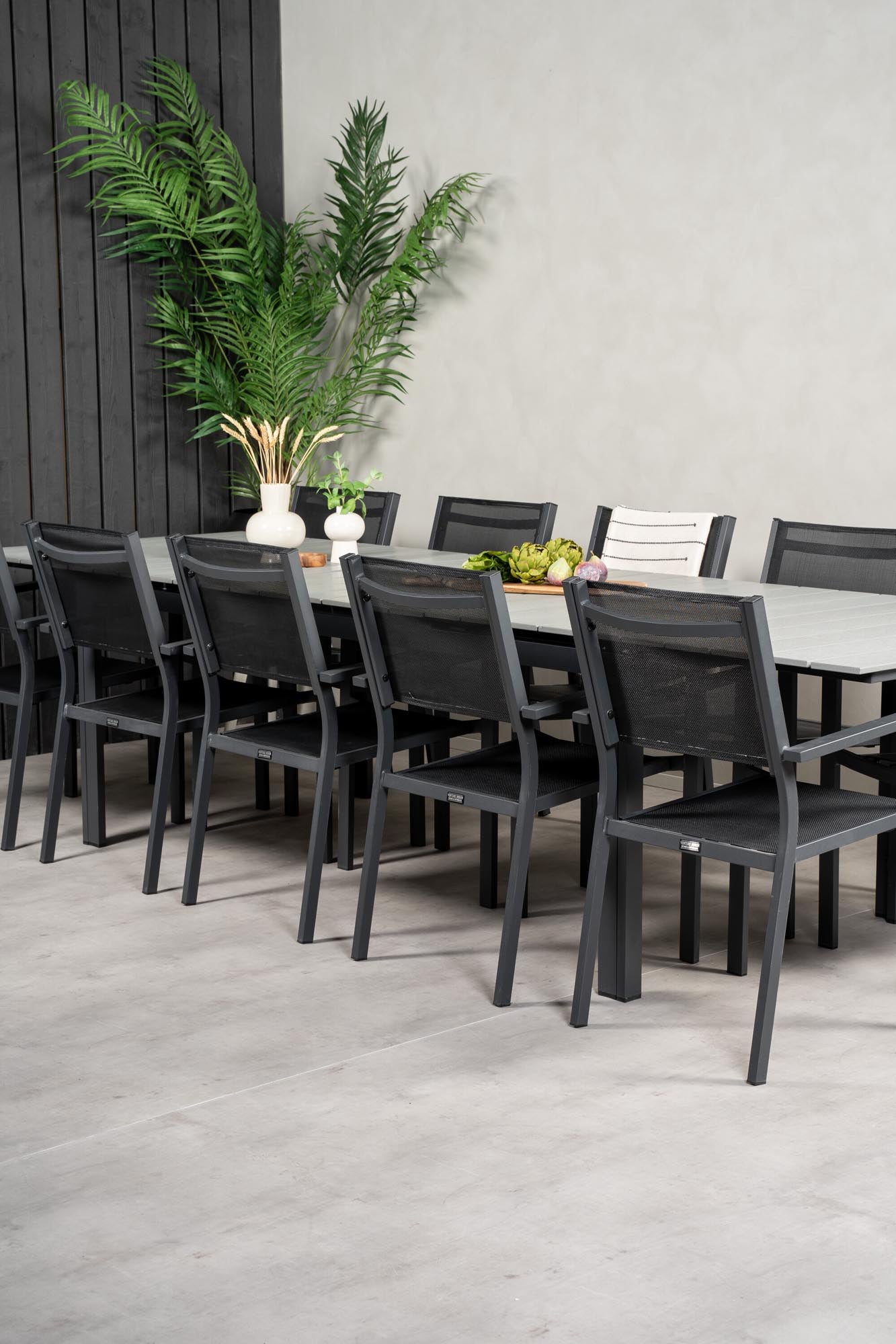 Levels Outdoor-Tischset + Copacabana 224cm/8St. in Schwarz präsentiert im Onlineshop von KAQTU Design AG. Gartentischset ist von Venture Home