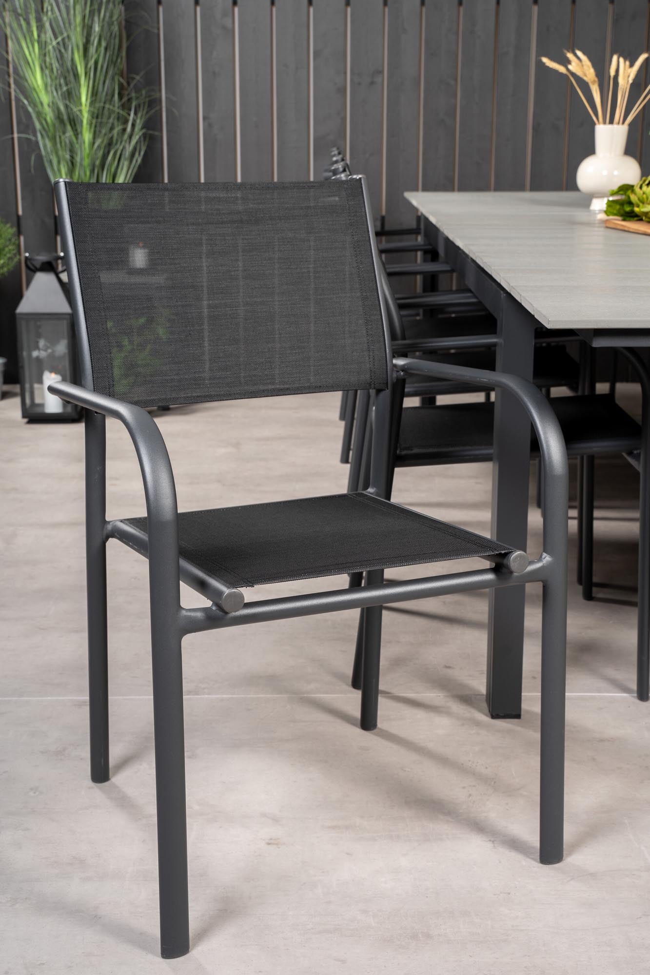 Levels Outdoor-Tischset + Santorini 224cm/8St. in Schwarz präsentiert im Onlineshop von KAQTU Design AG. Gartentischset ist von Venture Home