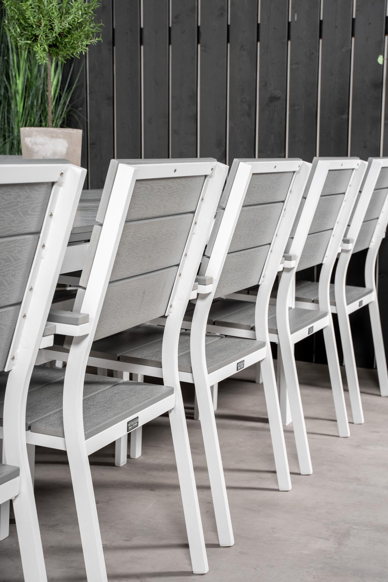 Robustes 8-Personen Outdoor-Set von Venture Home, 229 cm lang.