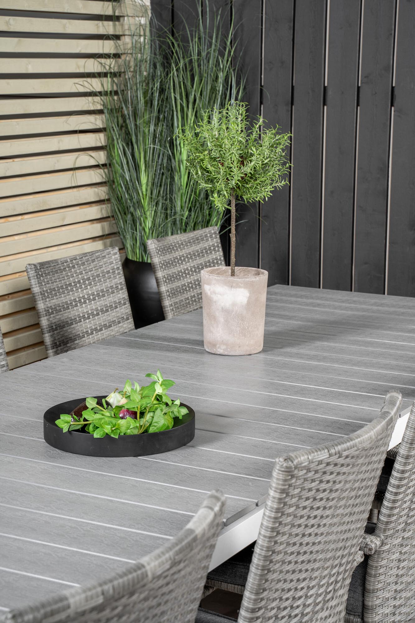 Elegantes Outdoor-Set für stilvolle Gartenfeste von Venture Home.