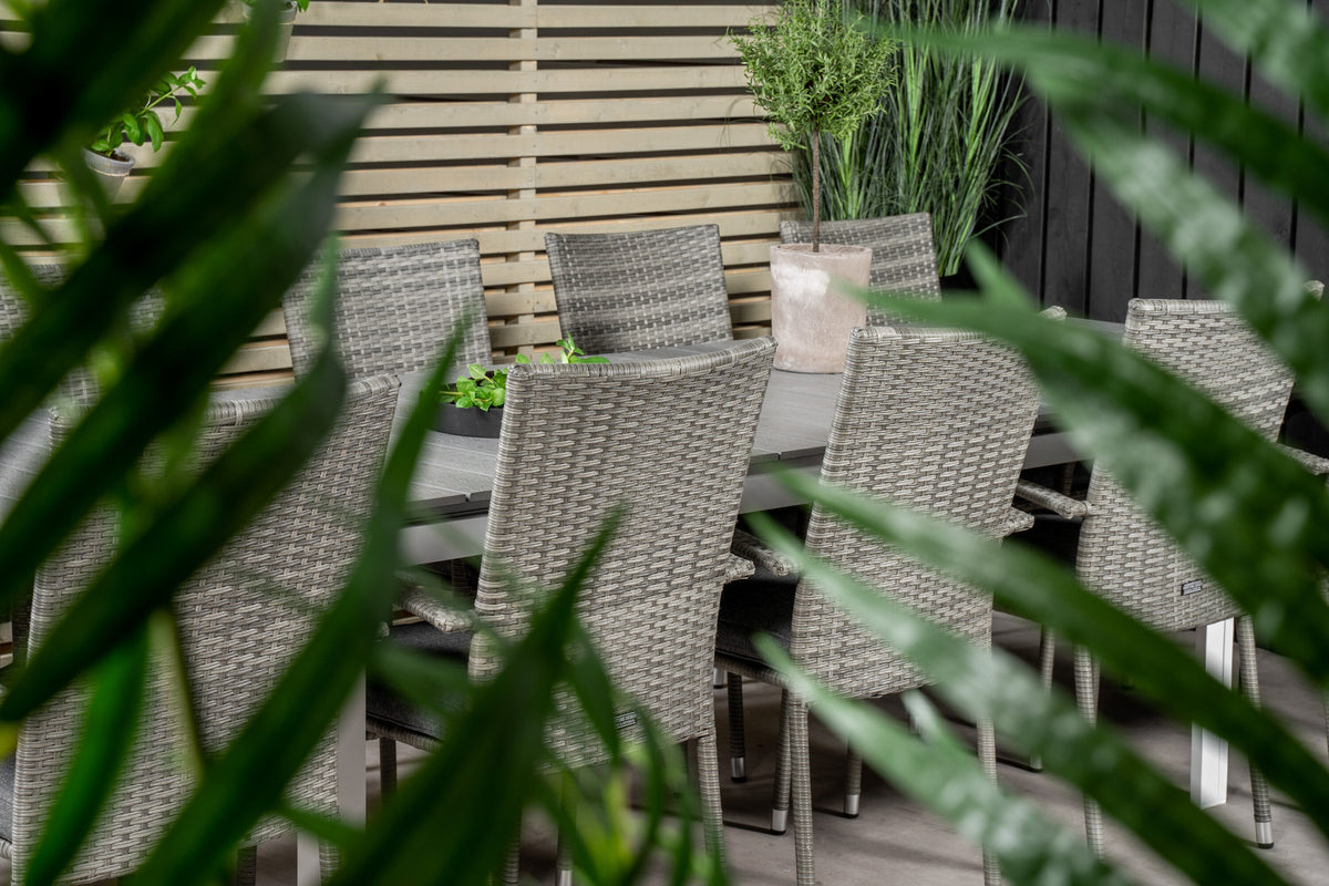 Levels Outdoor-Tischset + Anna 224cm/8St. in Grau präsentiert im Onlineshop von KAQTU Design AG. Gartentischset ist von Venture Home