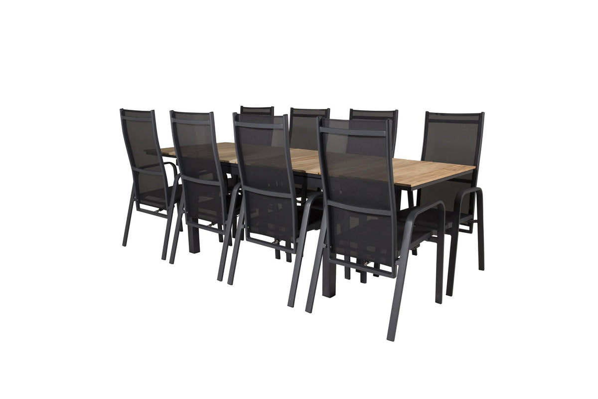 Zwei schwarze Relaxsessel Copacabana aus Aluminium mit Pulverbeschichtung neben rechteckigem Teak-Esstisch Mexico in Natur, Gartenmöbel-Set.