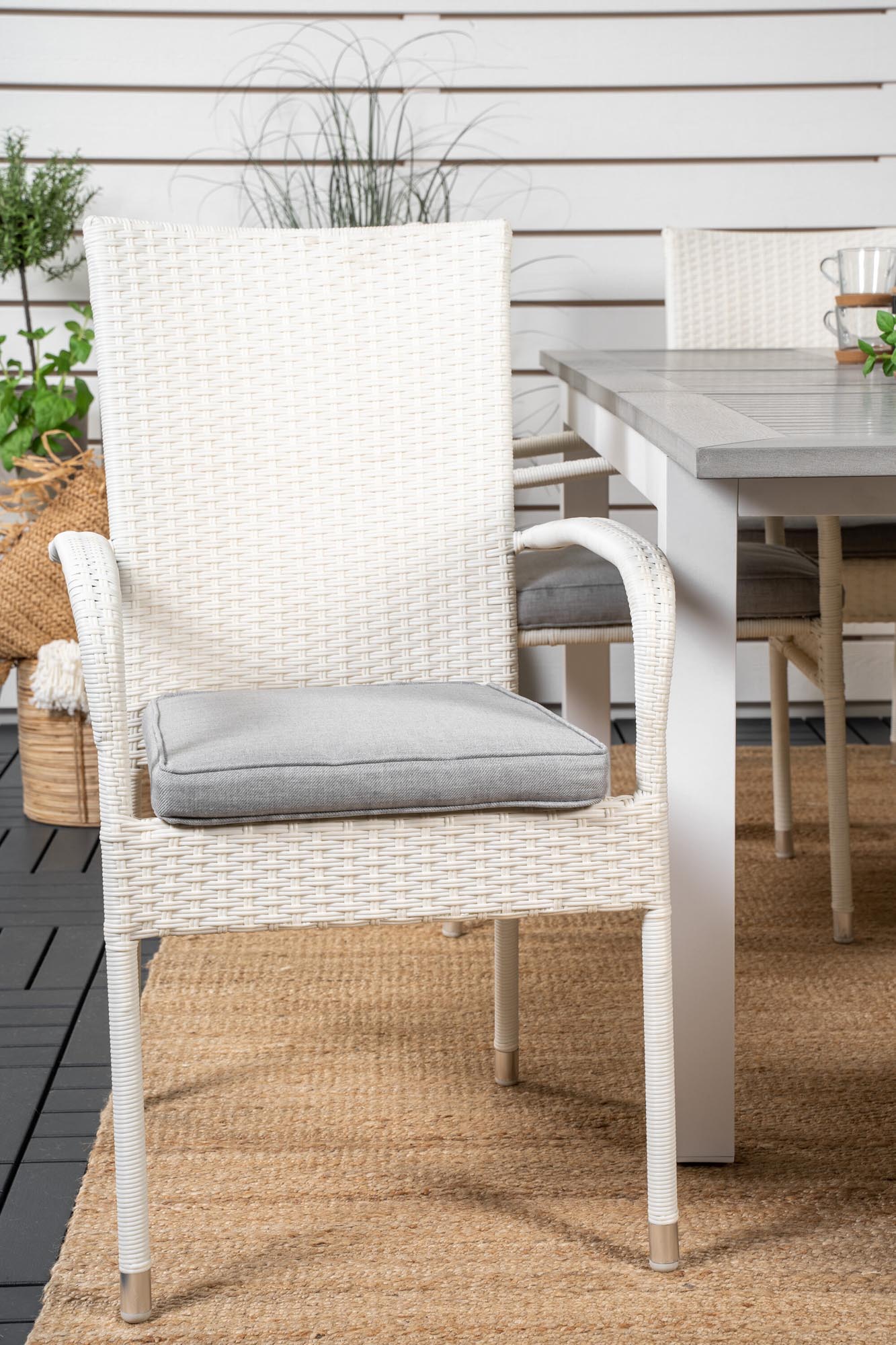 Elegantes Albany Set: Ausziehbarer Tisch & 6 Stühle für draussen.