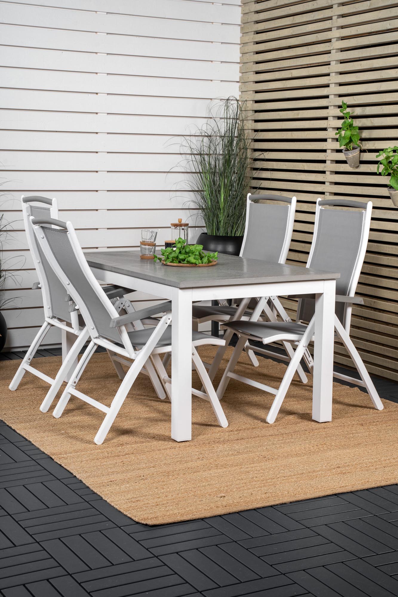 Albany Outdoor-Gartentischset ausziehbar + Position 152cm/4St. in Weiss Alu / Grau präsentiert im Onlineshop von KAQTU Design AG. Gartentischset ist von Venture Home