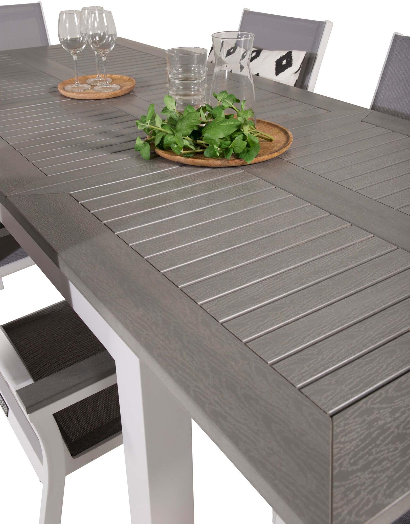 Elegantes Albany Outdoor-Tischset von Venture Home: Ausziehbarer Tisch & 6 Parma-Stühle, wetterfest & stilvoll für Ihren Garten.