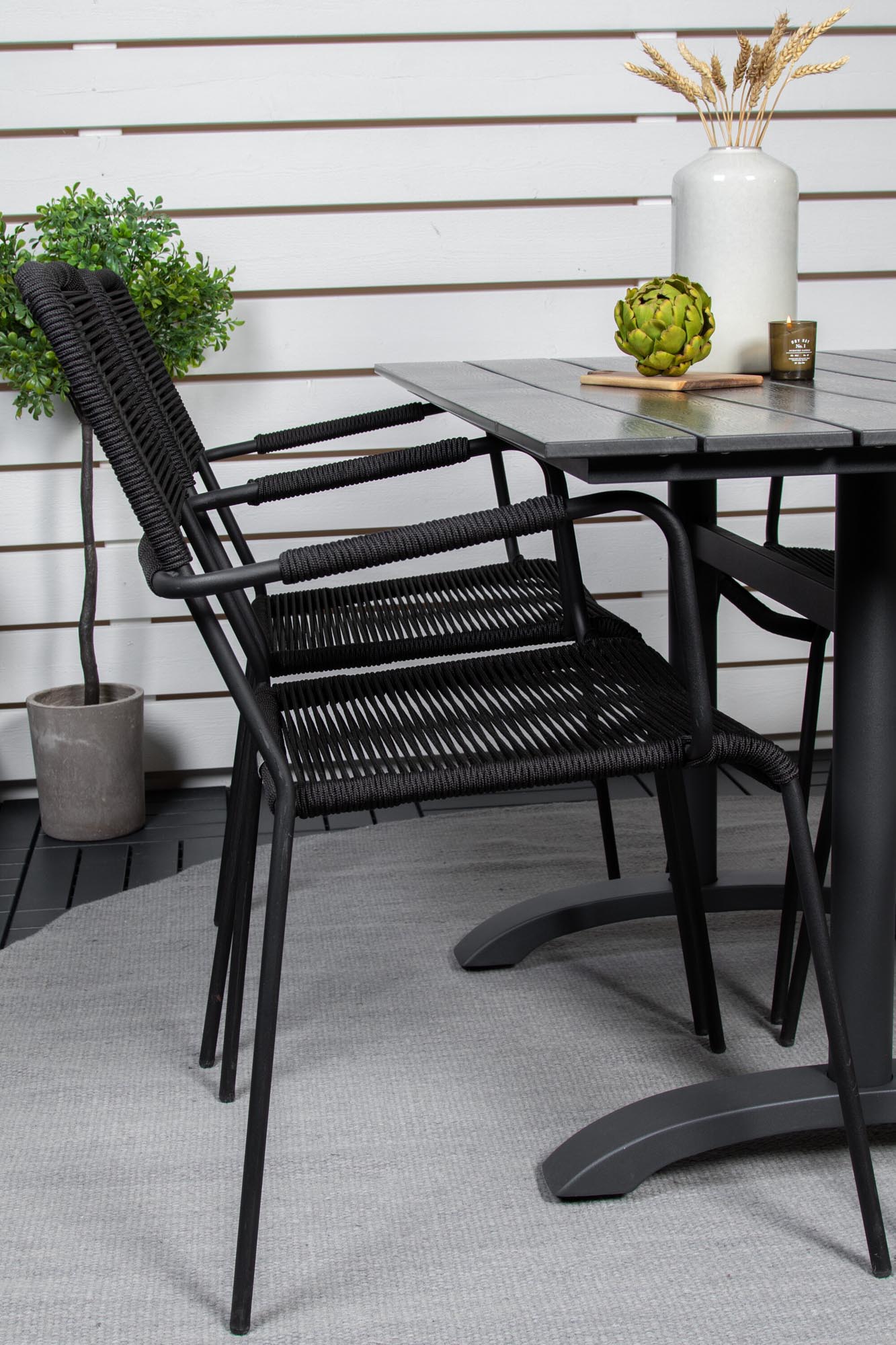 Denver Outdoor-Tischset + Lindos Arm 120cm/4St. in Schwarz präsentiert im Onlineshop von KAQTU Design AG. Gartentischset ist von Venture Home