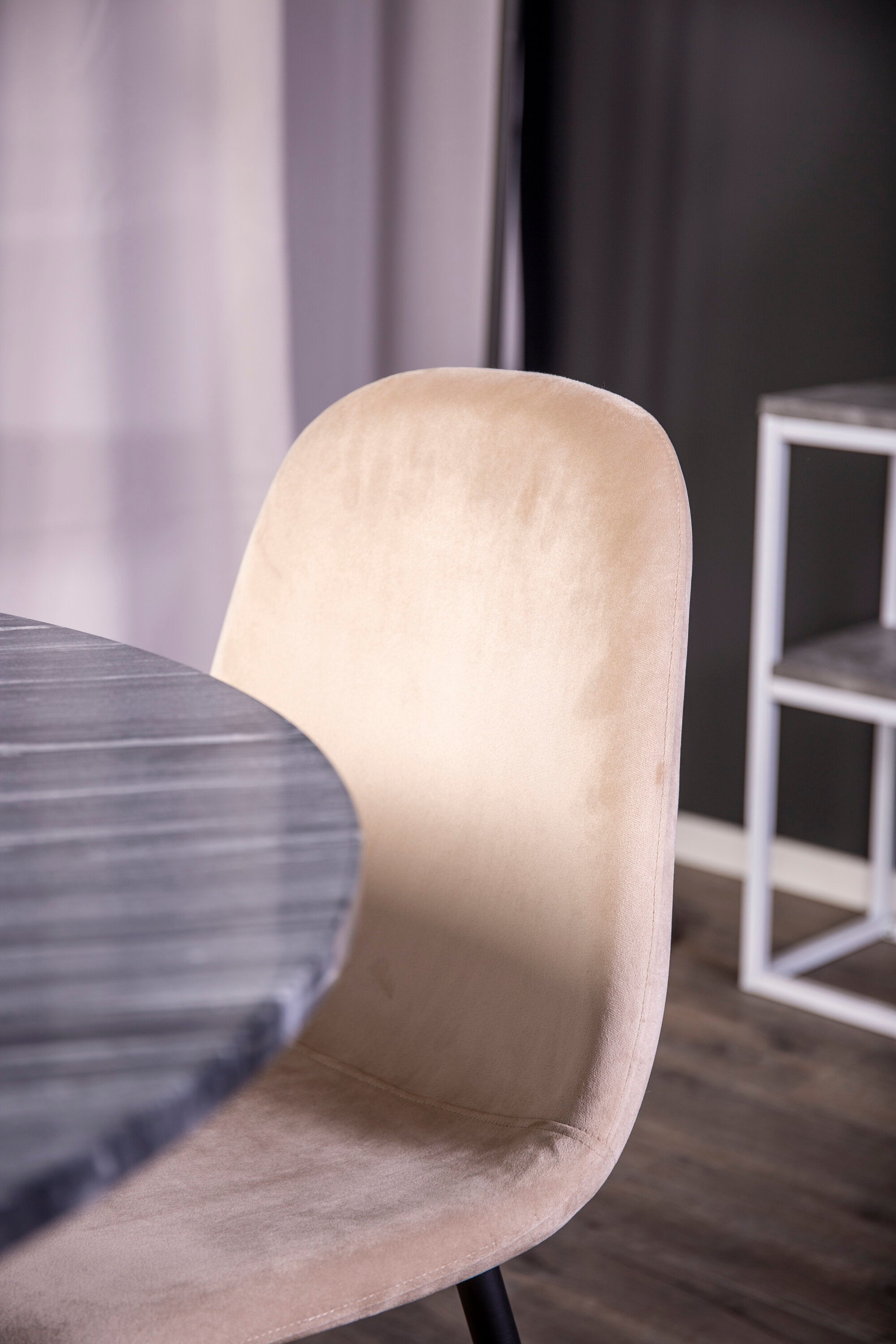 Estelle Esszimmerset + Polar ⌀106cm/4St. in Beige, Schwarz präsentiert im Onlineshop von KAQTU Design AG. Esszimmerset ist von Venture Home