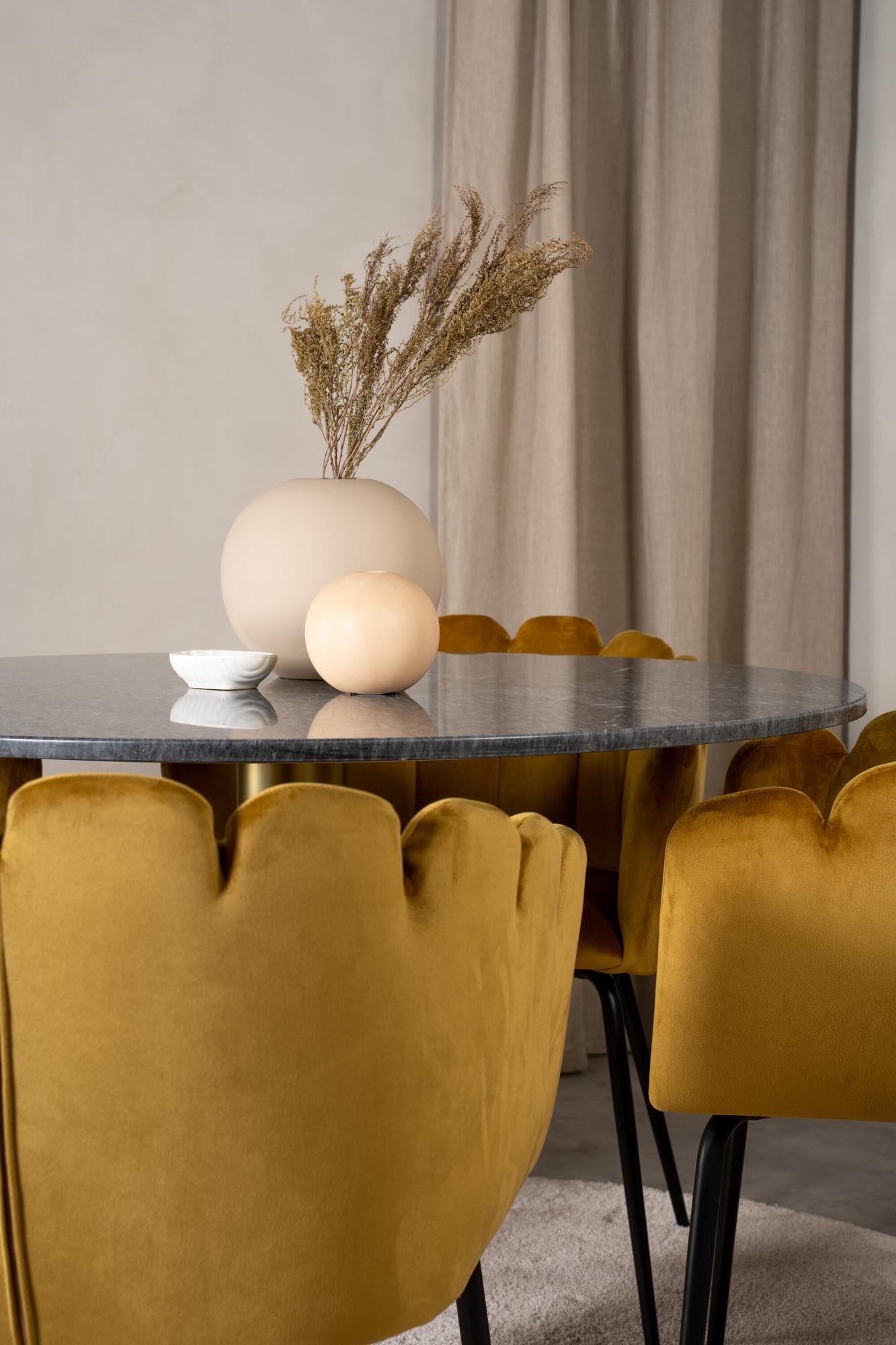 Stilvolles Esszimmerset mit luxuriösem Marmortisch und edlen Samtstühlen, ideal für festliche Anlässe und gemütliche Zusammenkünfte.