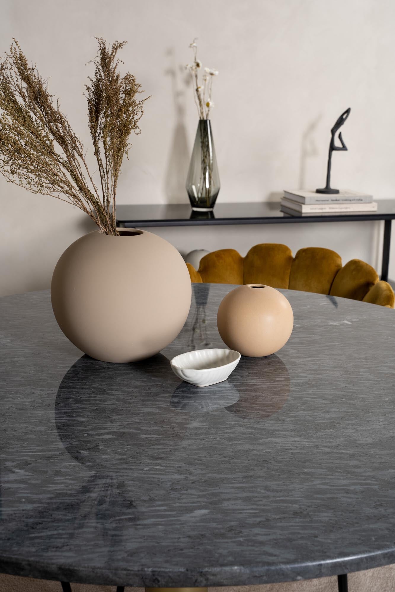 Estelle Esszimmerset + Limhamn ⌀106cm/4St. in Schwarz / Gelb / Gold präsentiert im Onlineshop von KAQTU Design AG. Esszimmerset ist von Venture Home