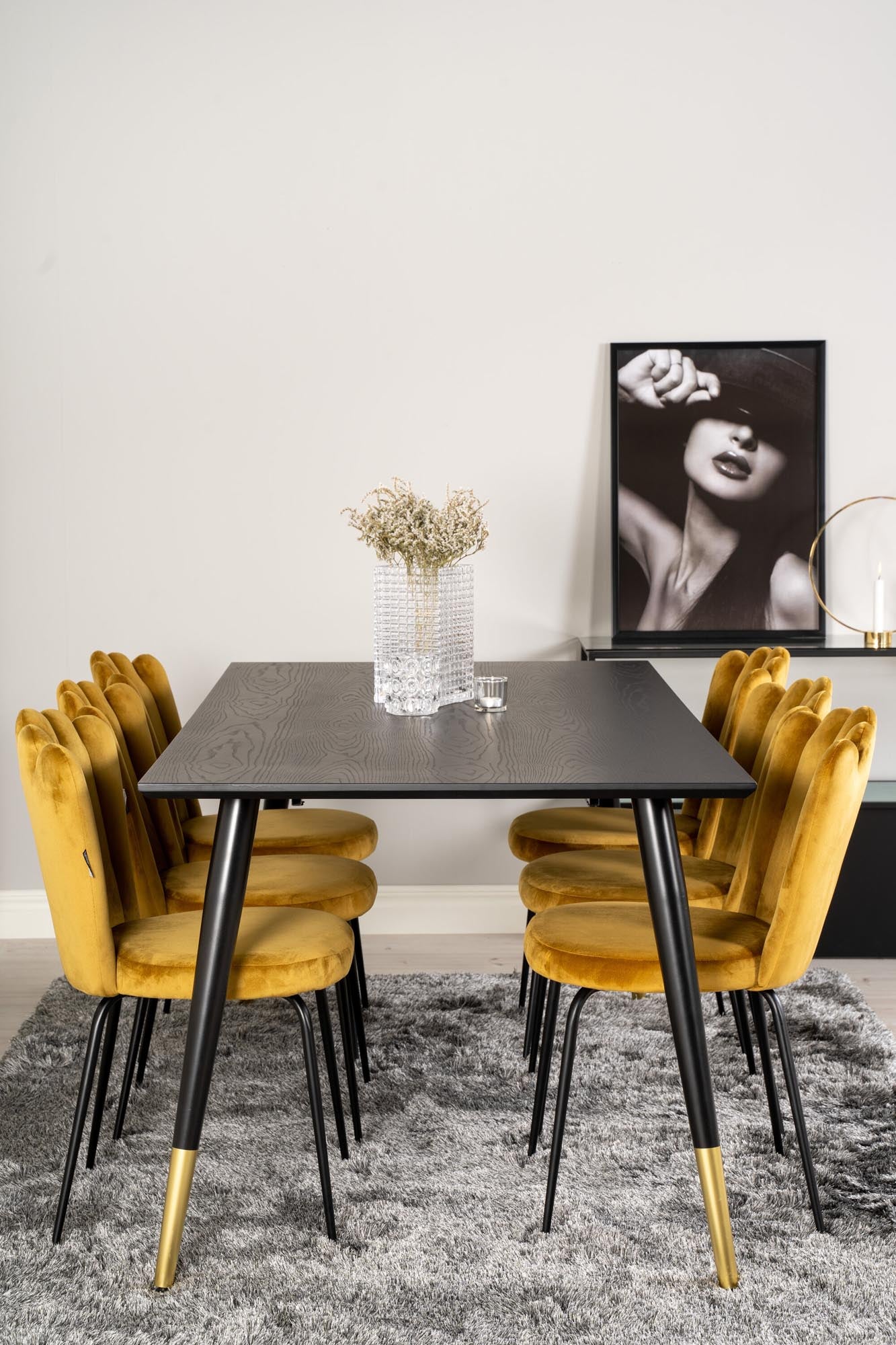 Erleben Sie das Dipp Esszimmerset + Limhamn 180cm/6St. von Venture Home – stilvoll, funktional und perfekt für gesellige Abende.