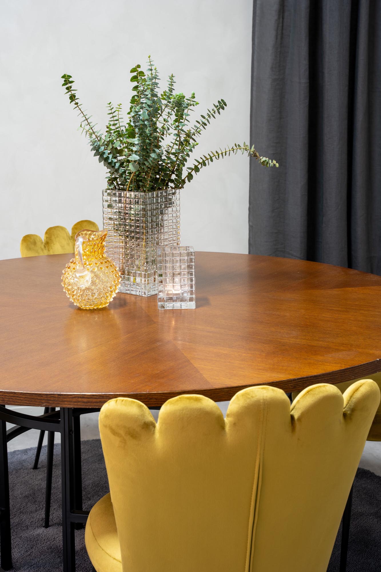 Esszimmerset Copenhagen + Limhamn Light ⌀140cm/4St. in Schwarz / Gelb präsentiert im Onlineshop von KAQTU Design AG. Esszimmerset ist von Venture Home