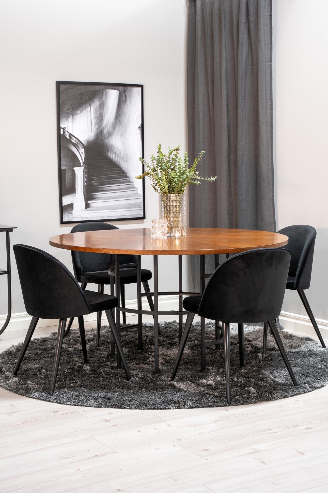 Esszimmerset Copenhagen + Velvet: Elegantes Design und Komfort vereint. Perfekt für gesellige Abende und stilvolle Esszimmergestaltung.