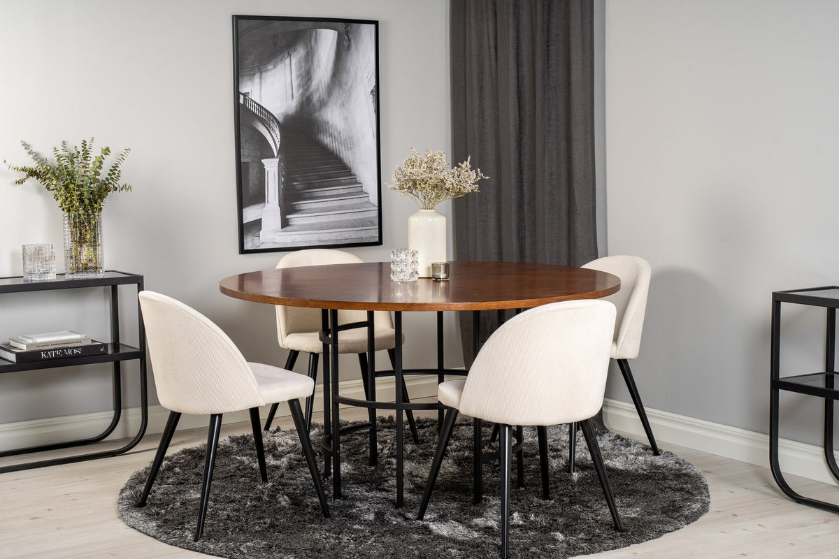 Esstisch Copenhagen mit brauner MDF-Furnier-Platte, Stahlbeinen und cremefarbenen Velvet-Stühlen mit schwarzem, pulverbeschichtetem Gestell.