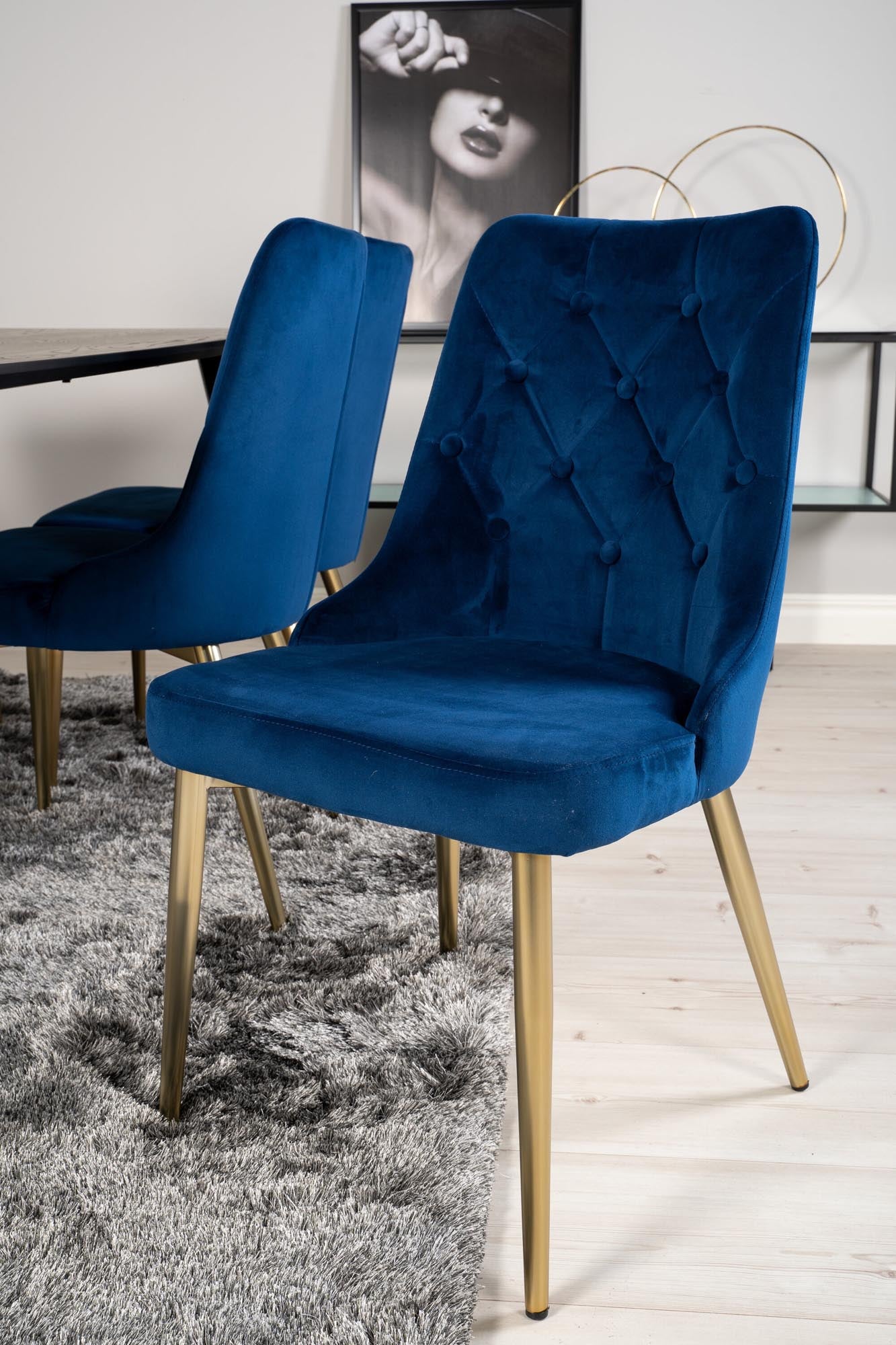 Elegantes Dipp Esszimmerset 180cm mit 6 komfortablen Velvet Deluxe Stühlen. Perfekt für Familienessen und festliche Anlässe.