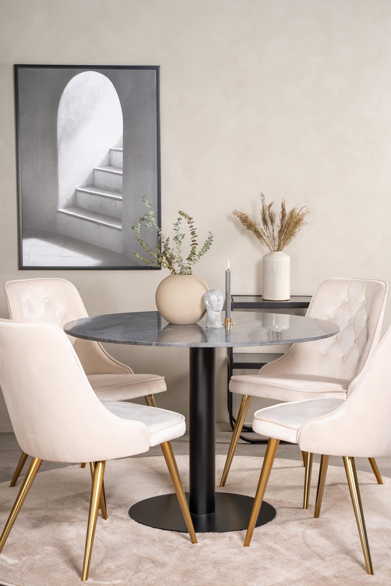 Estelle Esszimmerset + Velvet Deluxe ⌀106cm/4St. in Schwarz / Beige / Gold präsentiert im Onlineshop von KAQTU Design AG. Esszimmerset ist von Venture Home