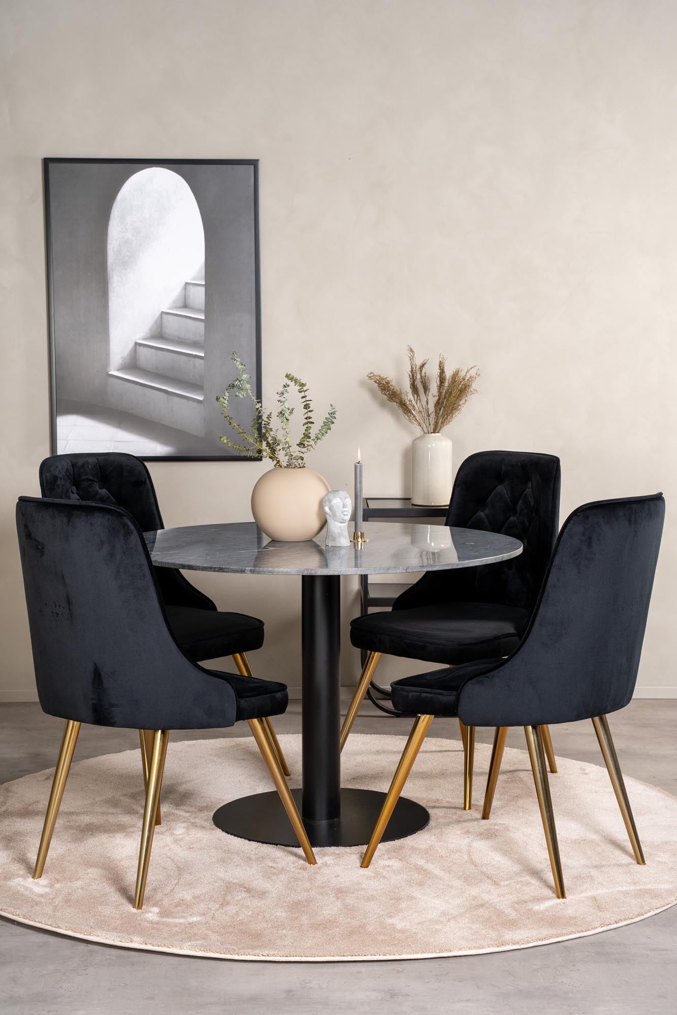 Stilvolles Esszimmerset mit runder Marmortischplatte und luxuriösen Samtstühlen für einladende Dinnerabende und unvergessliche Momente.