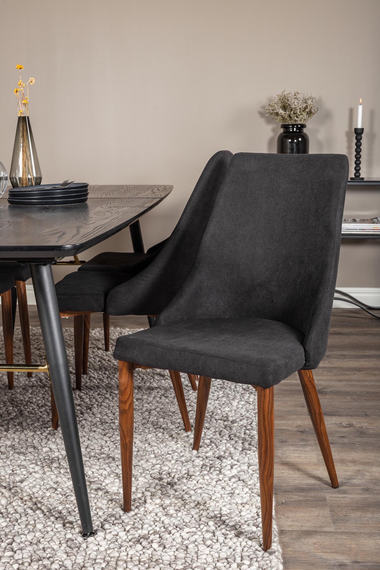 Gold Esszimmerset ausziehbar + Leone 180cm/6St. in Schwarz, Natur präsentiert im Onlineshop von KAQTU Design AG. Esszimmerset ist von Venture Home