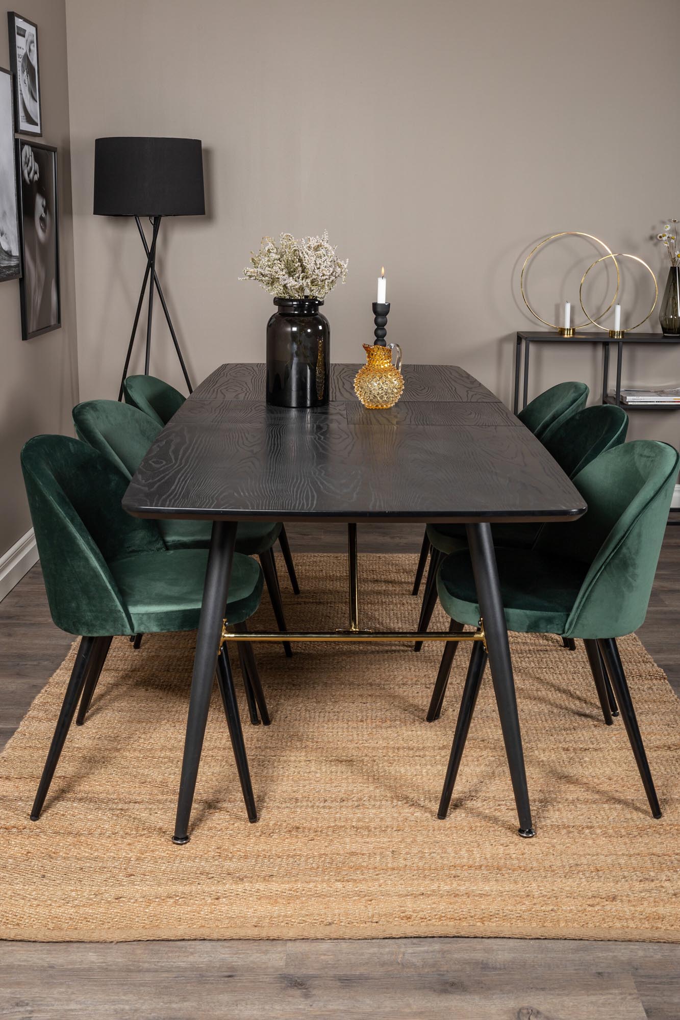 Elegantes, ausziehbares Esszimmerset in Gold mit 6 stilvollen Samt-Stühlen. Ideal für gesellige Abende und festliche Anlässe.