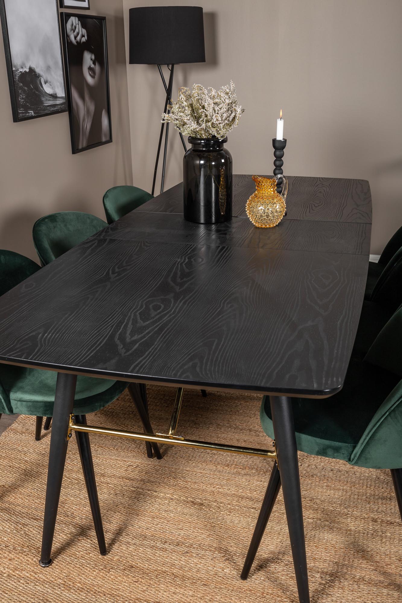 Elegantes, ausziehbares Gold Esszimmerset mit 6 luxuriösen Samt-Stühlen für höchsten Komfort und stilvolles Wohnen.