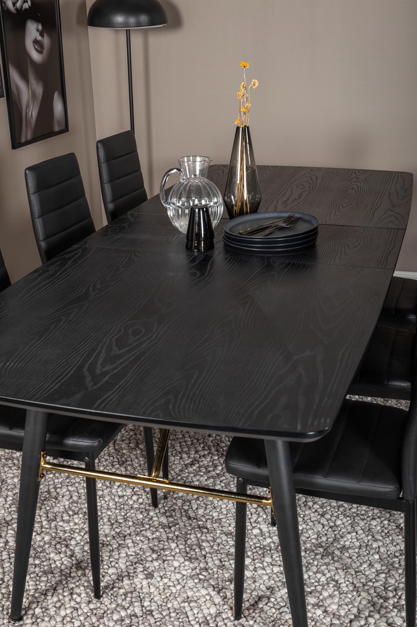 Gold Esszimmerset ausziehbar + Slim 180cm/6St. in Schwarz präsentiert im Onlineshop von KAQTU Design AG. Esszimmerset ist von Venture Home