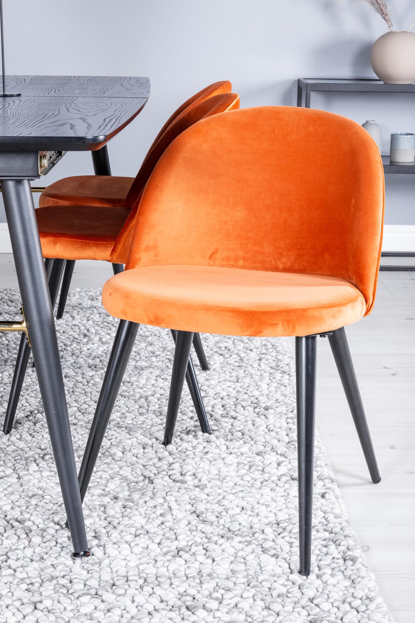 Elegantes Gold Esszimmerset, ausziehbar, 180cm, 6 Velvet Stühle.