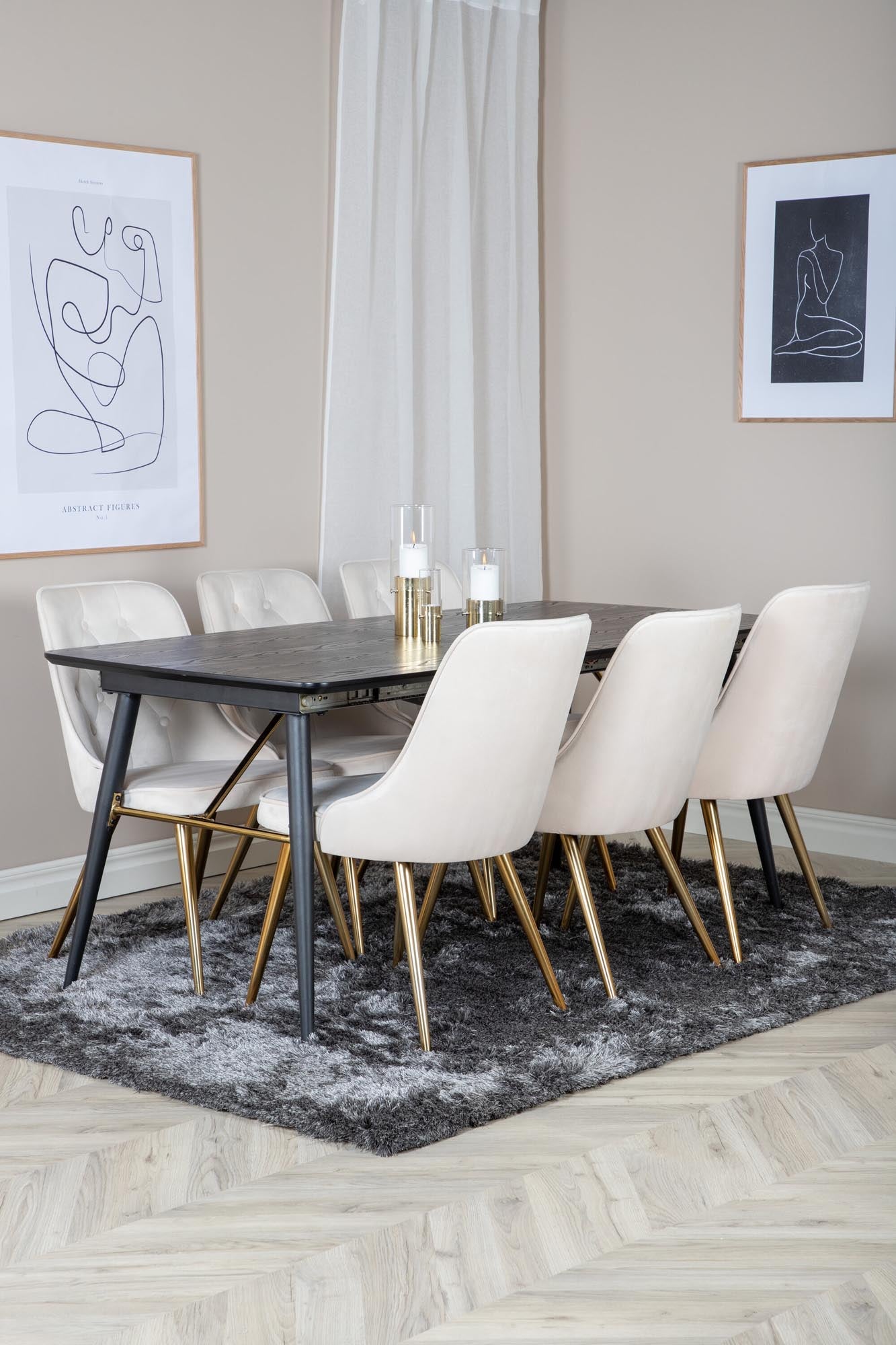 Stilvolles Esszimmerset: Ausziehbarer Goldtisch (180 cm) mit 6 luxuriösen Velvet-Stühlen. Perfekt für gesellige Anlässe und elegantes Ambiente.
