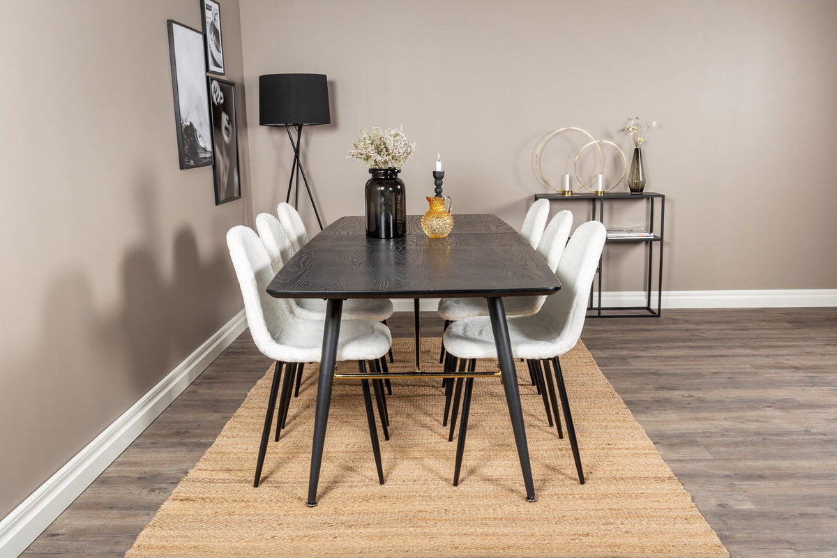 Esszimmerset mit ausziehbarem Esstisch aus MDF mit schwarzer Platte und Stahlbeinen, dazu zwei weisse Stühle aus MDF und Stahl.