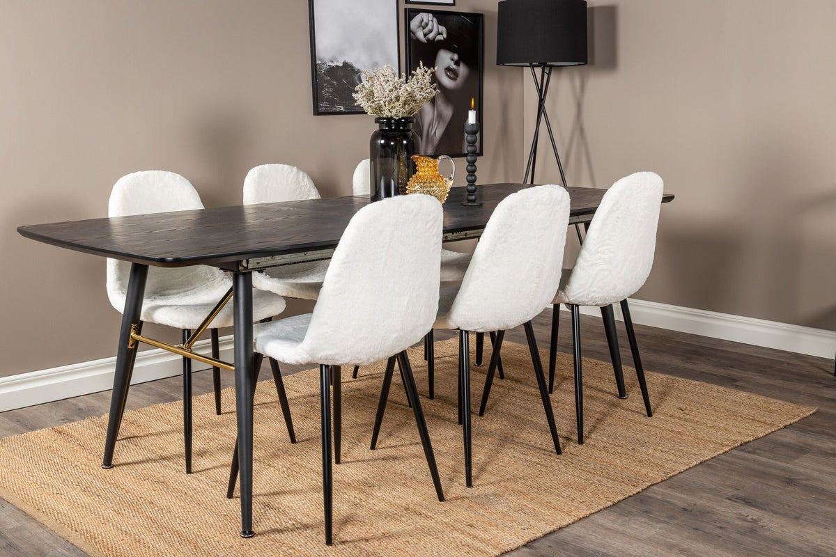 Esszimmerset mit ausziehbarem Esstisch aus MDF mit schwarzer Platte und Stahlbeinen, dazu zwei weisse Stühle aus MDF und Stahl.