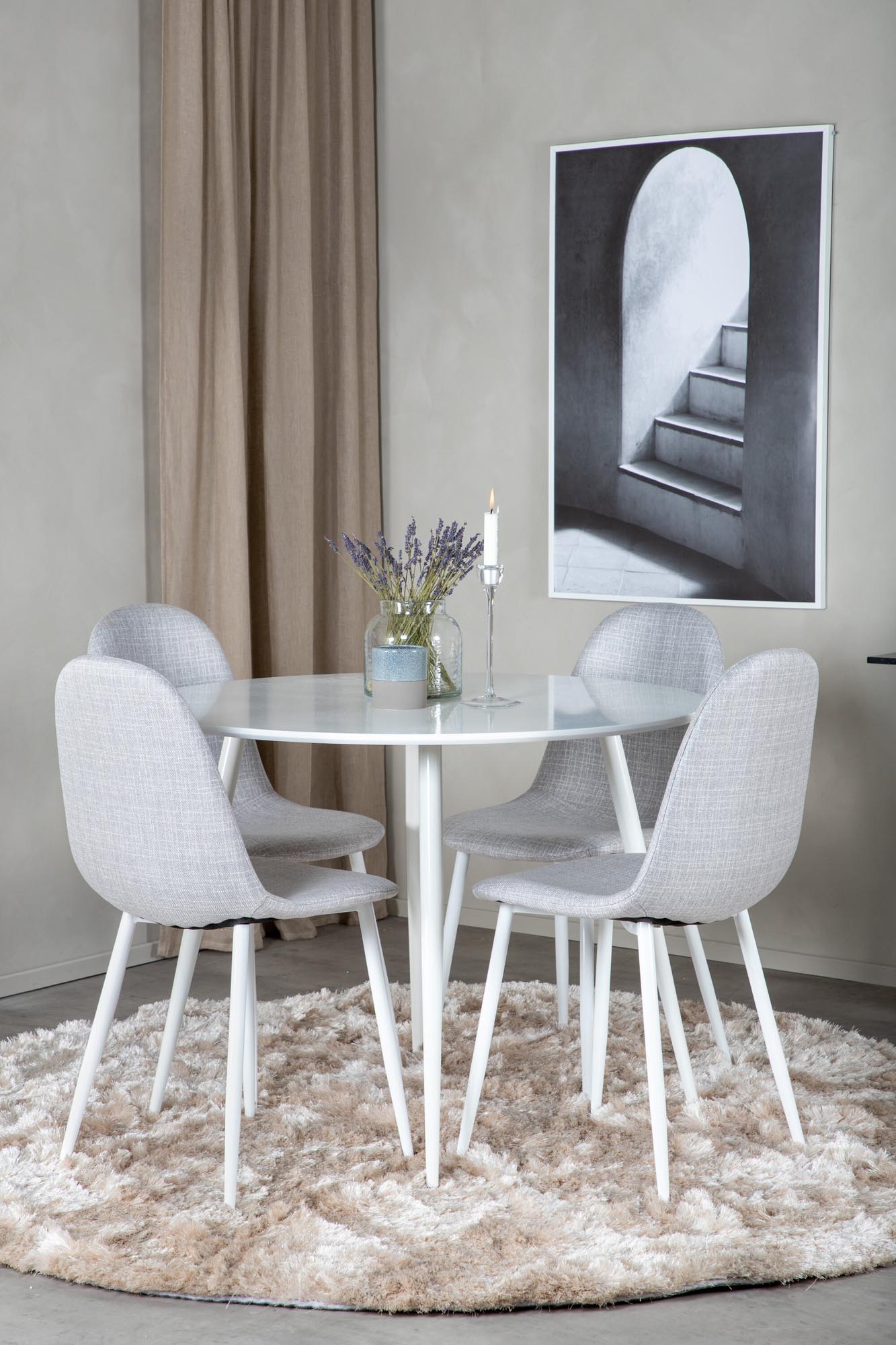 Plaza Esszimmerset + Polar ⌀100cm/4St. in Grau / Weiss präsentiert im Onlineshop von KAQTU Design AG. Esszimmerset ist von Venture Home