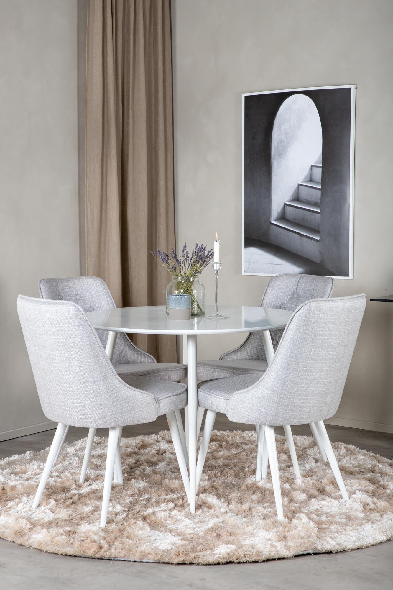 Elegantes Plaza Esszimerset mit Velvet Deluxe Stühlen. Perfekt für 4 Personen, pflegeleicht und stilvoll – für gesellige Runden und festliche Anlässe.