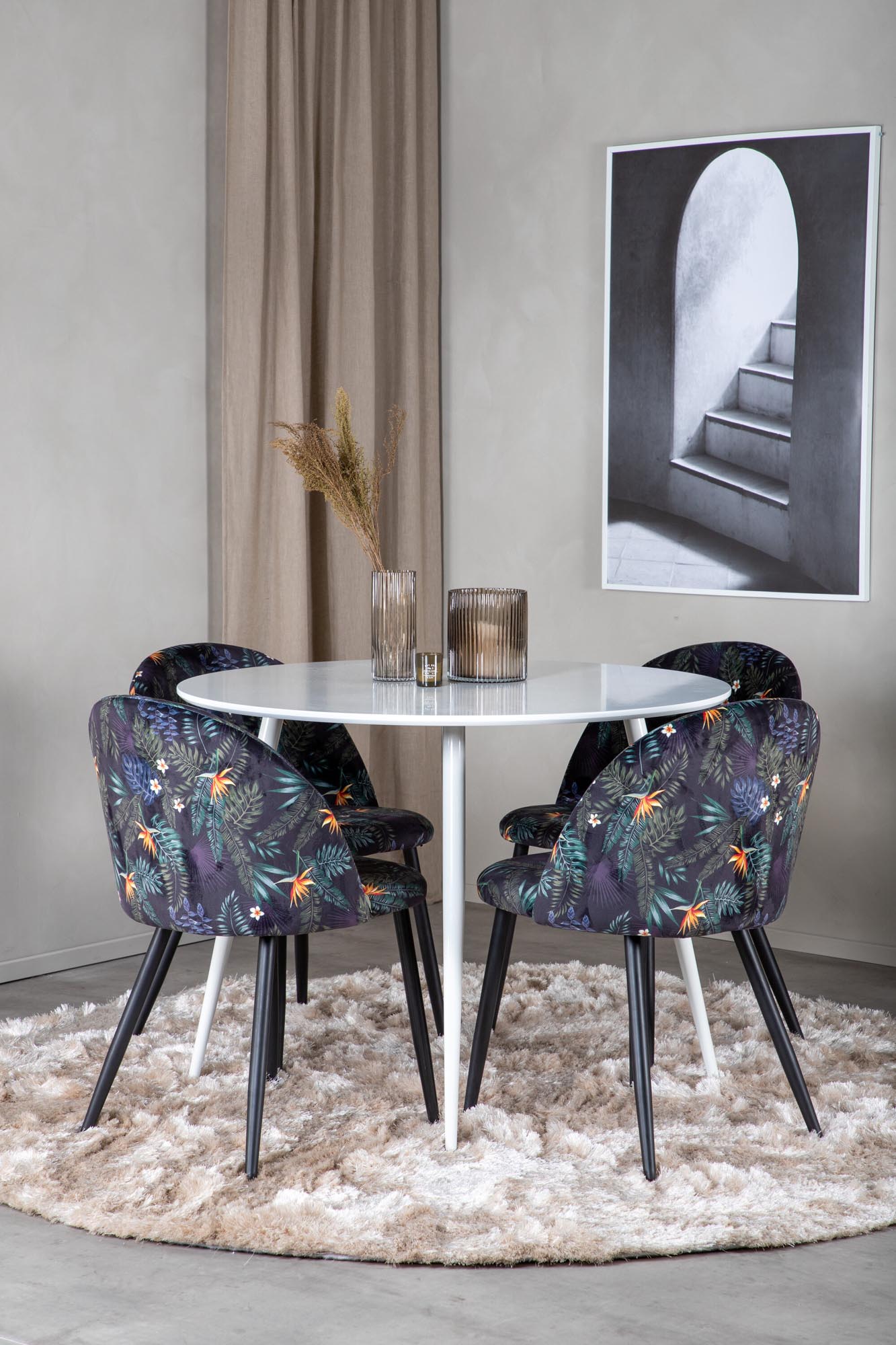 Plaza Esszimerset + Velvet ⌀100cm/4St. in Multicolor präsentiert im Onlineshop von KAQTU Design AG. Esszimmerset ist von Venture Home