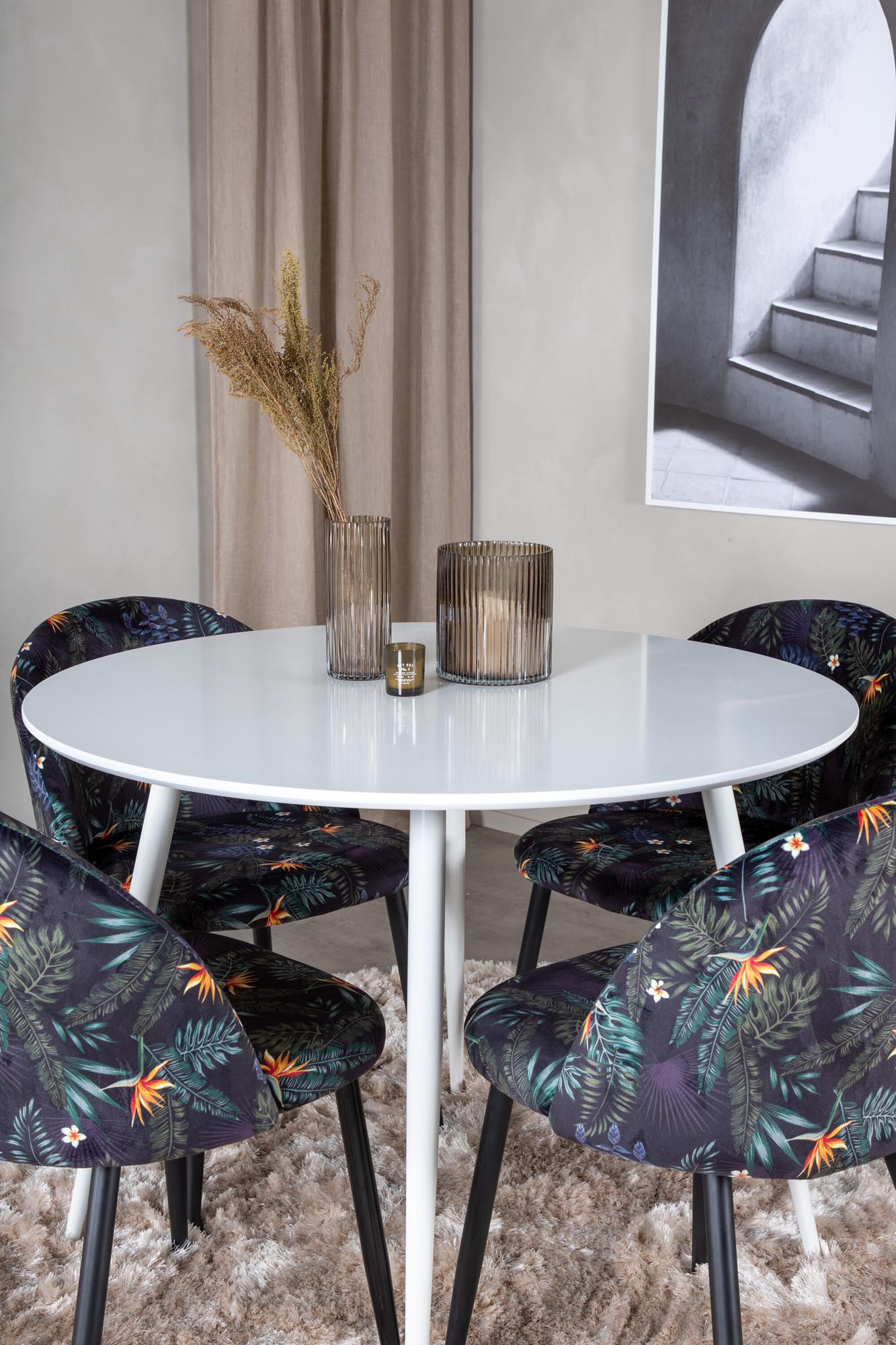 Plaza Esszimerset + Velvet ⌀100cm/4St. in Multicolor präsentiert im Onlineshop von KAQTU Design AG. Esszimmerset ist von Venture Home