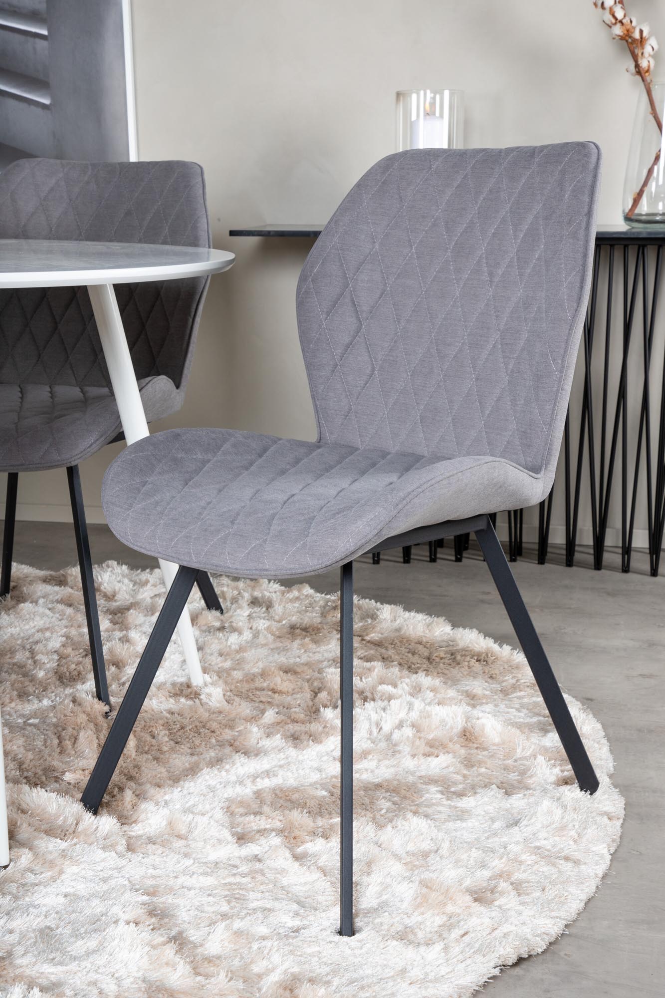 Plaza Esszimmerset + Gemma ⌀100cm/4St. in Weiss / Grau / Schwarz präsentiert im Onlineshop von KAQTU Design AG. Esszimmerset ist von Venture Home